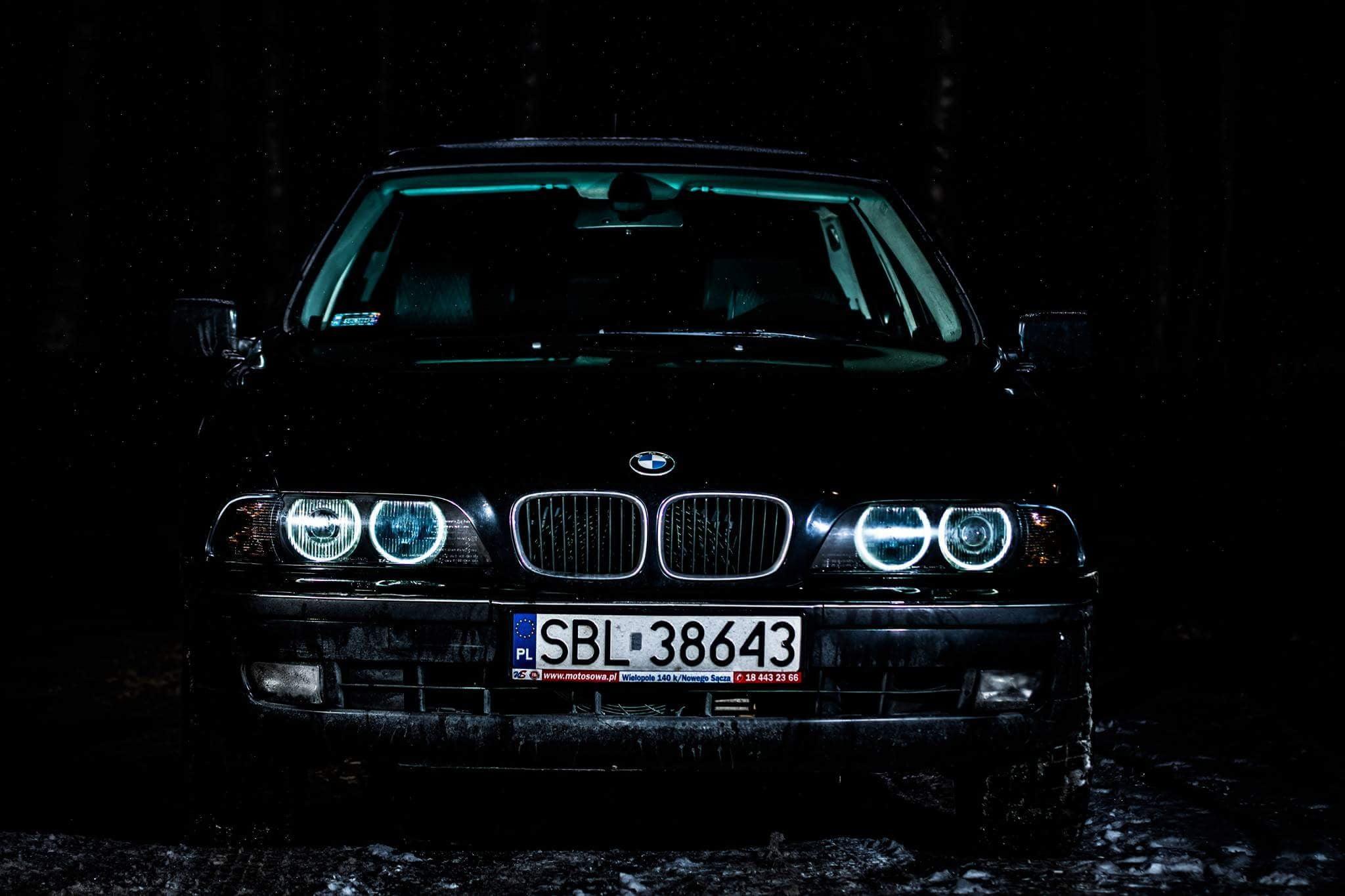 2048x1365 Black Mercedes Benz Car Scale Model, BMW, E 530d, BMW M5