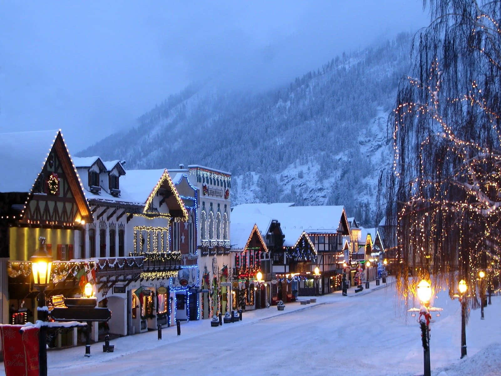 1600x1200 Download Pictureque Snowy Village