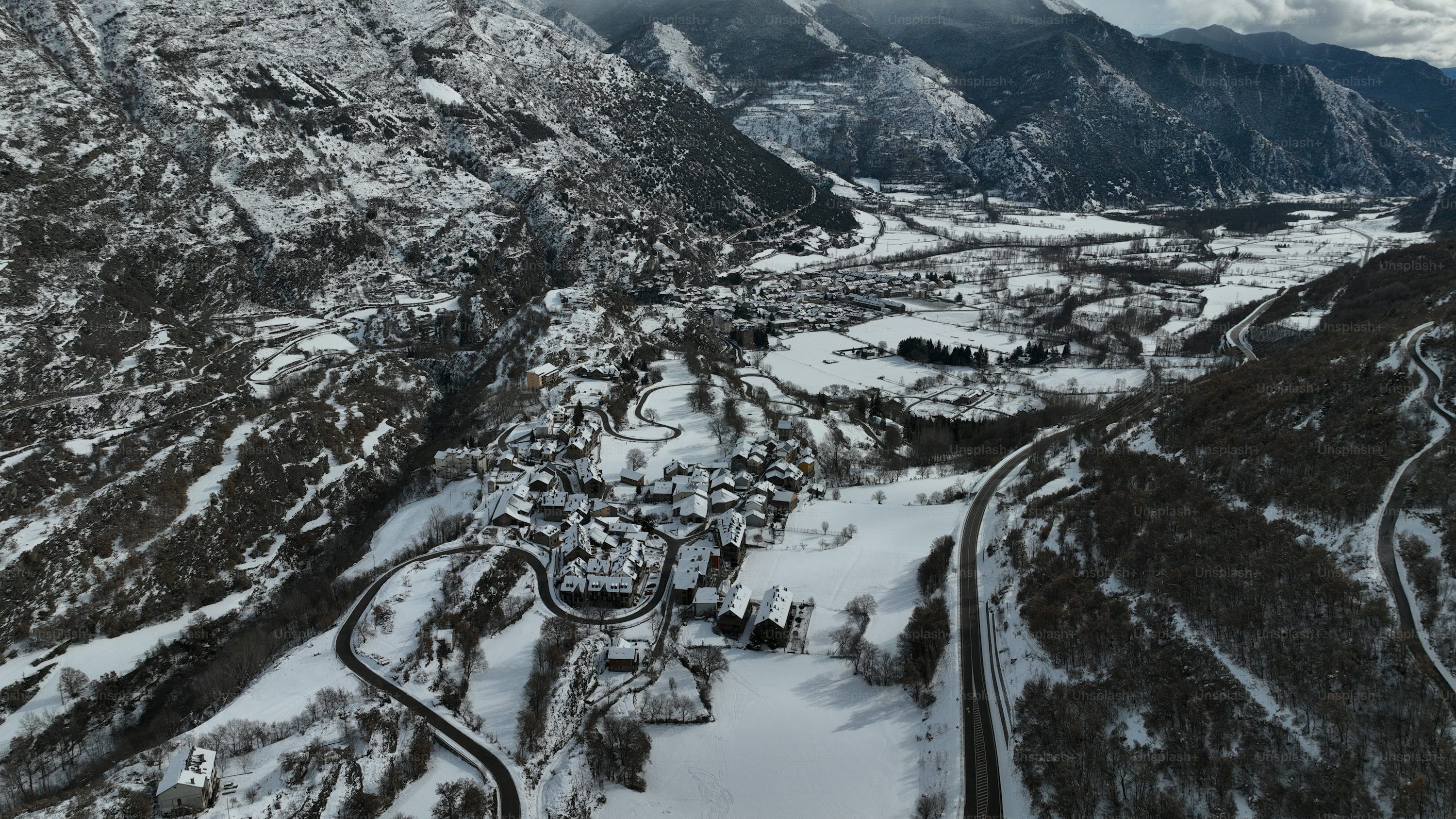 3000x1687 Snow Town Picture. Download Free
