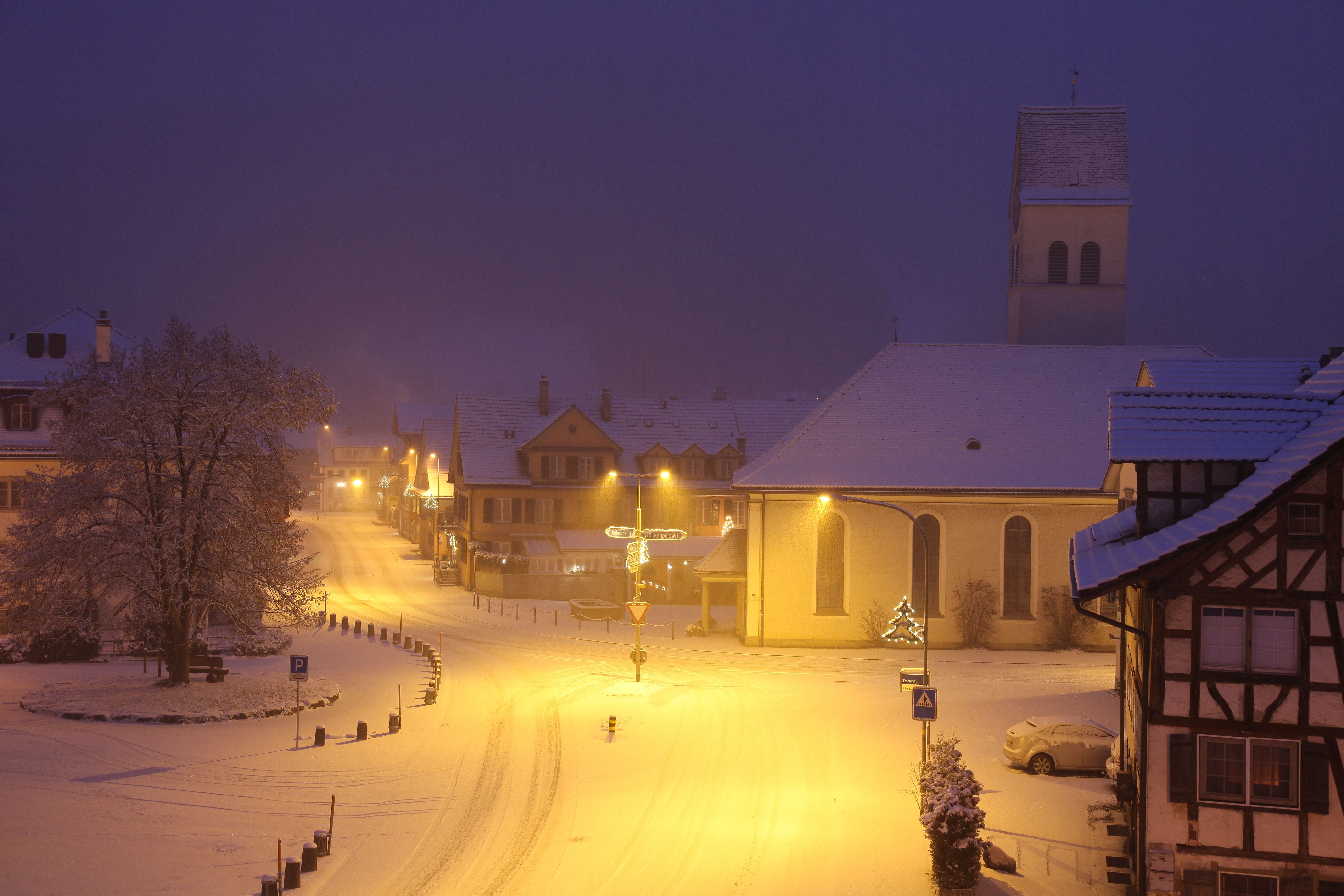 5616x3744 Snowy Town Wallpaper