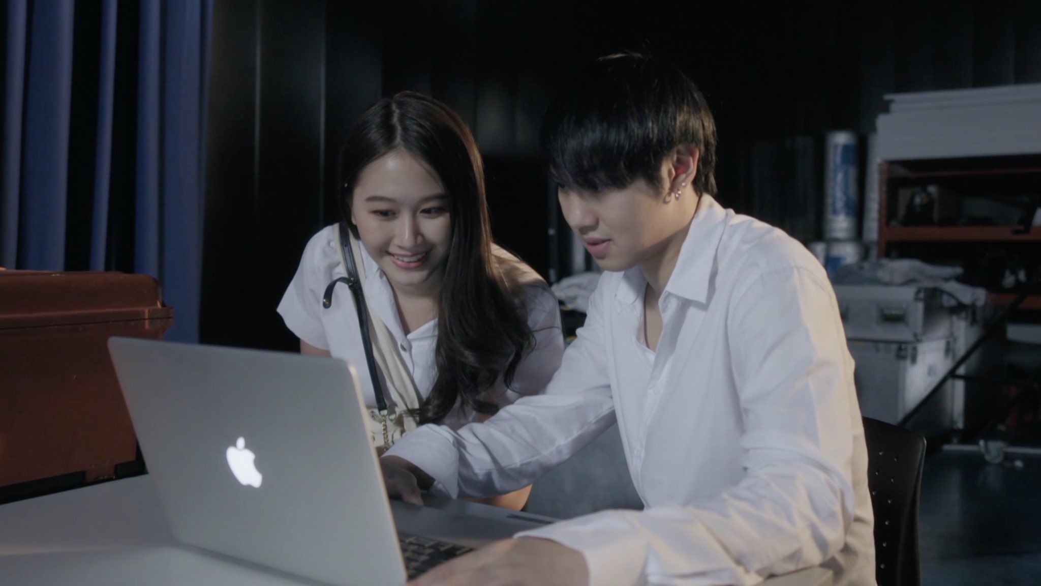 2048x1152 Theory of Love (2019)