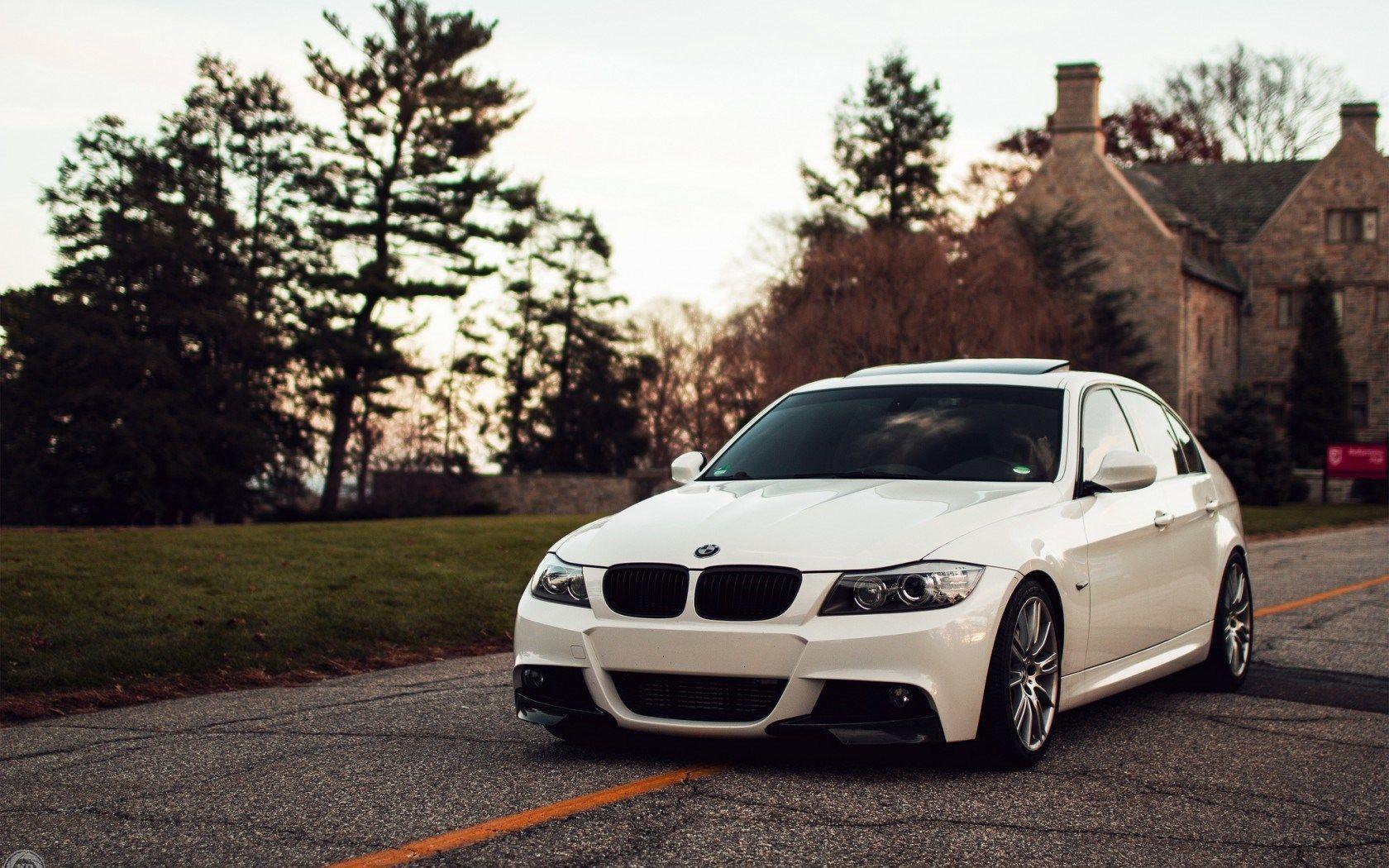 1680x1050 BMW E90 Wallpaper