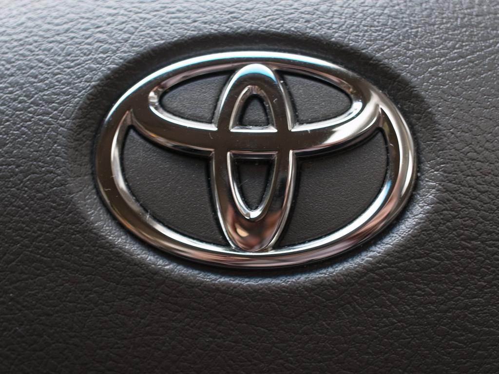 Toyota Logo Wallpapers Top Free Toyota Logo Backgrounds Wallpaperaccess
