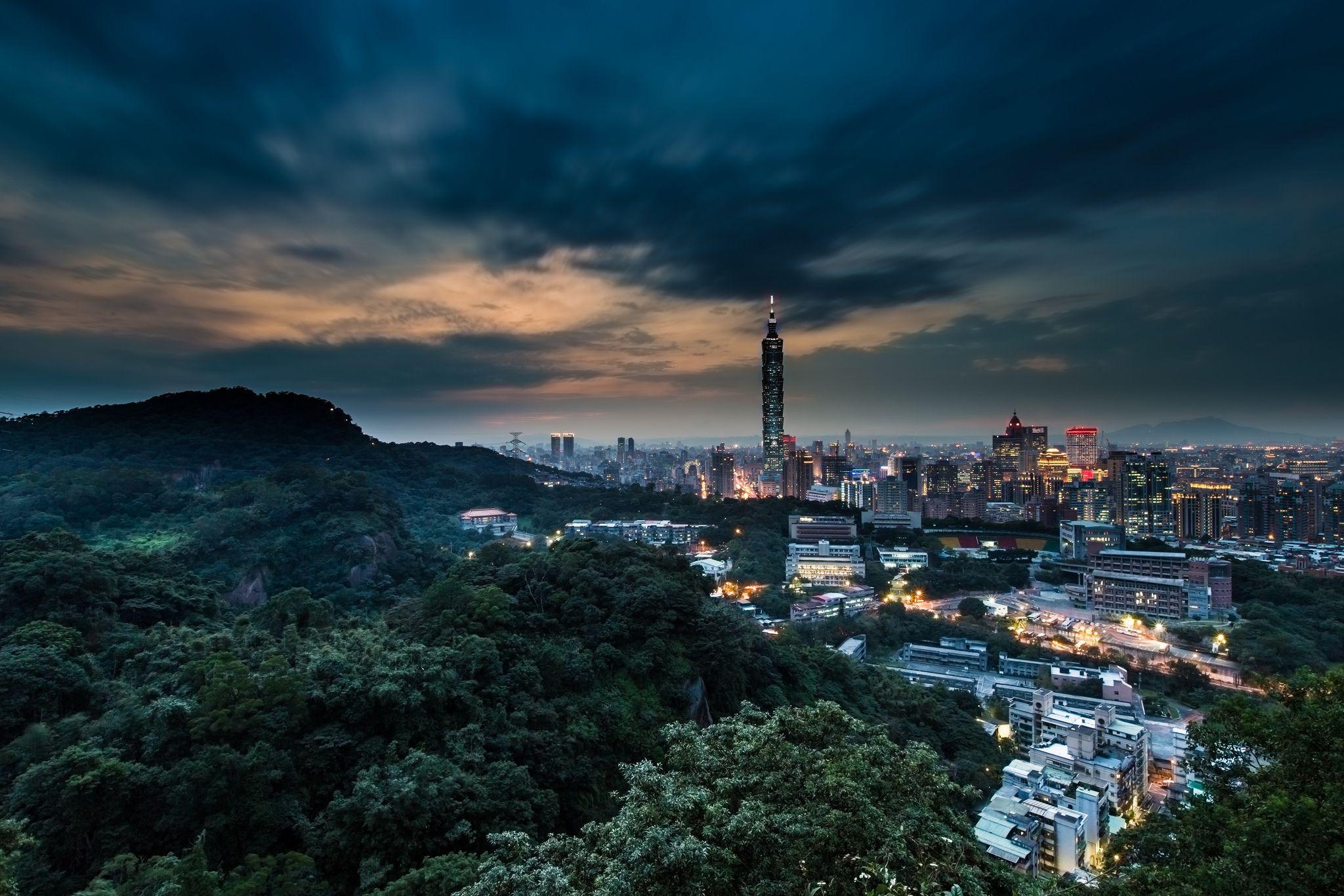 2048x1365 Wallpaper mountains, china, taipei, lights, evening, tower, Taiwan