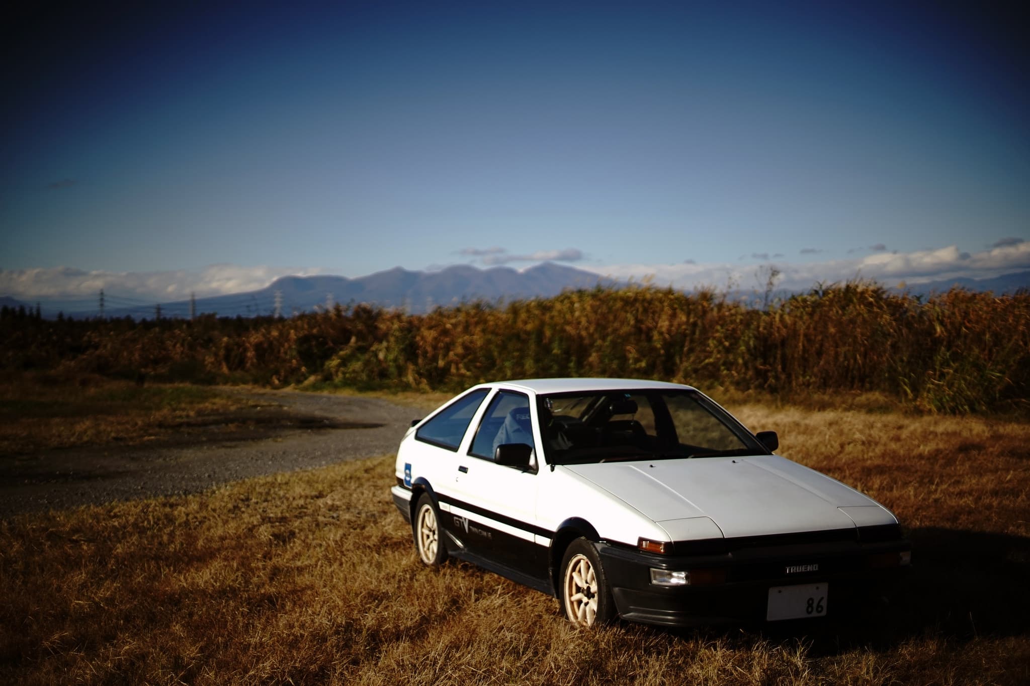2048x1365 White Toyota Corolla Ae86 Background