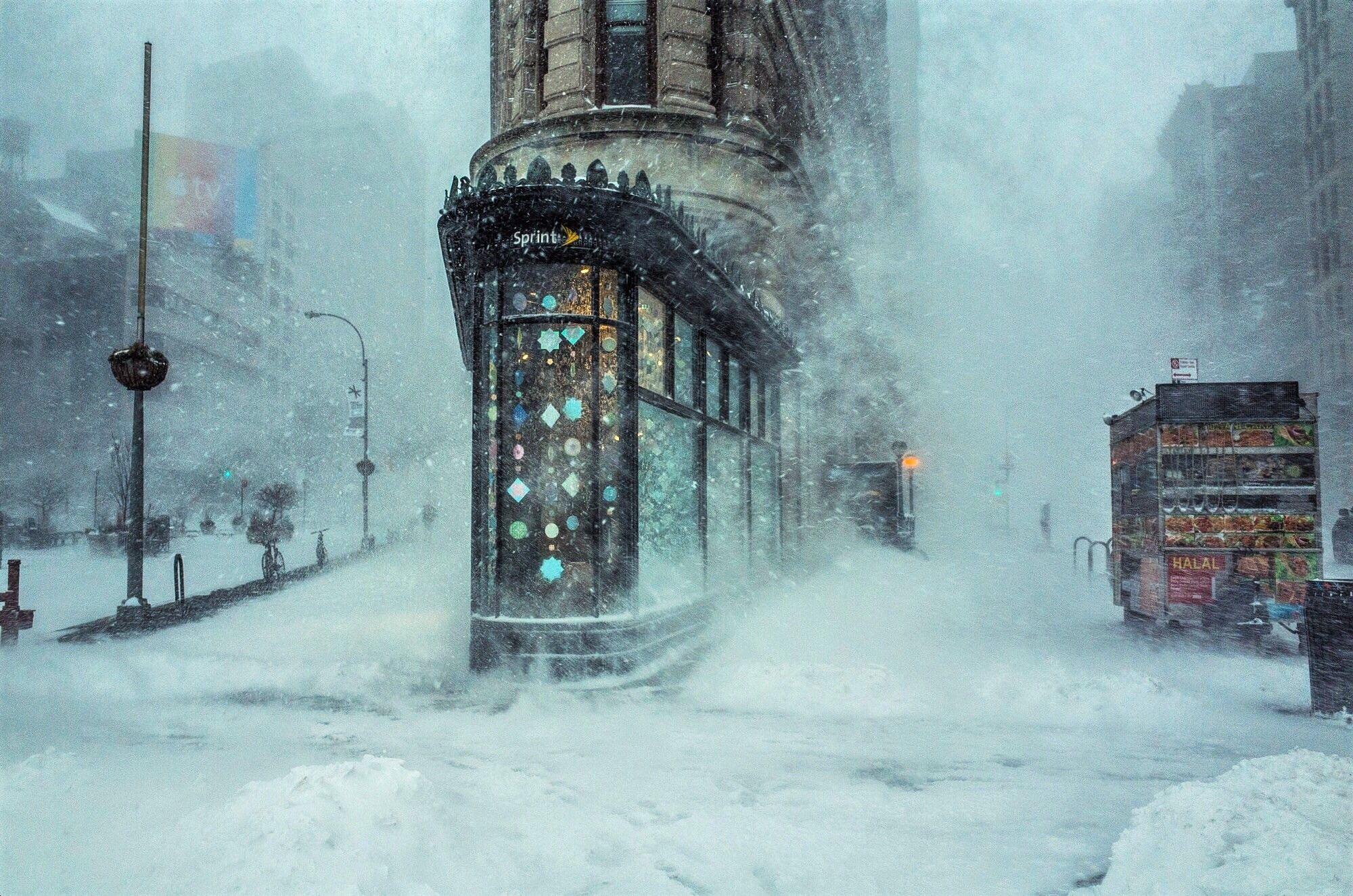 2000x1325 Flatiron Building in the Snowstorm by Michele Palazzo HD Wallpaper