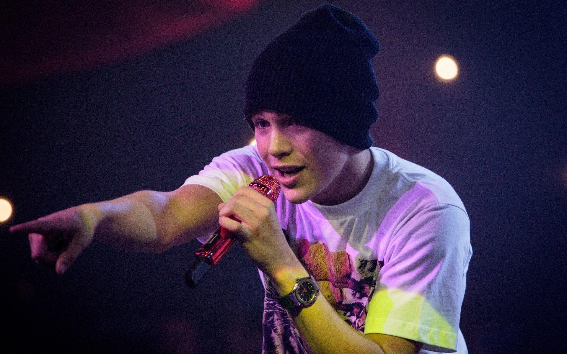 1920x1200 Austin Mahone on Stage