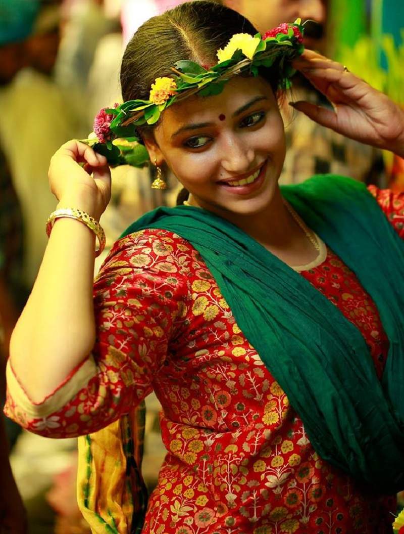 800x1056 Anu Sithara Photo: Mollywood actress Anu Sithara hot