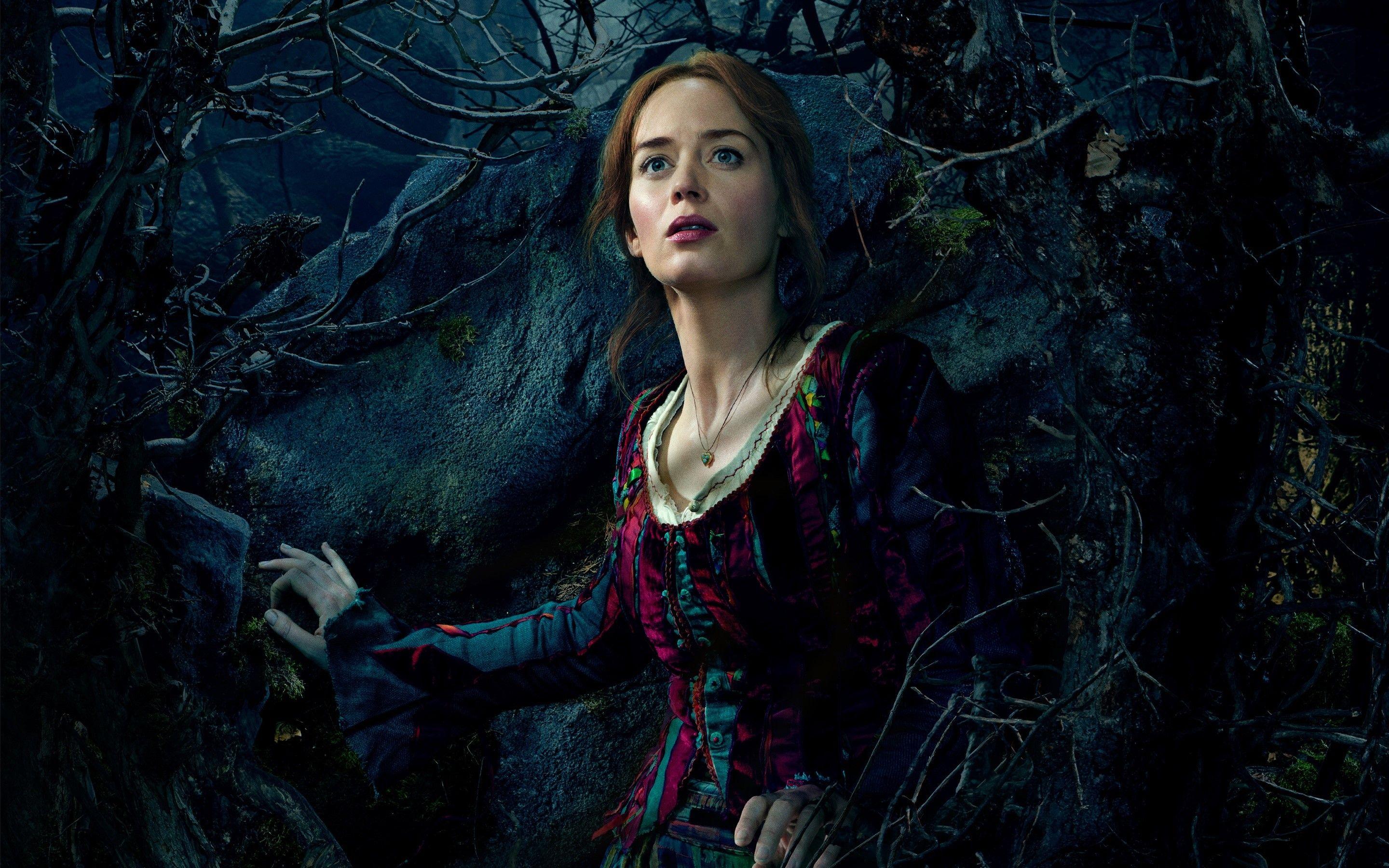 2880x1800 Emily Blunt for the movie In the Forest Wallpaper