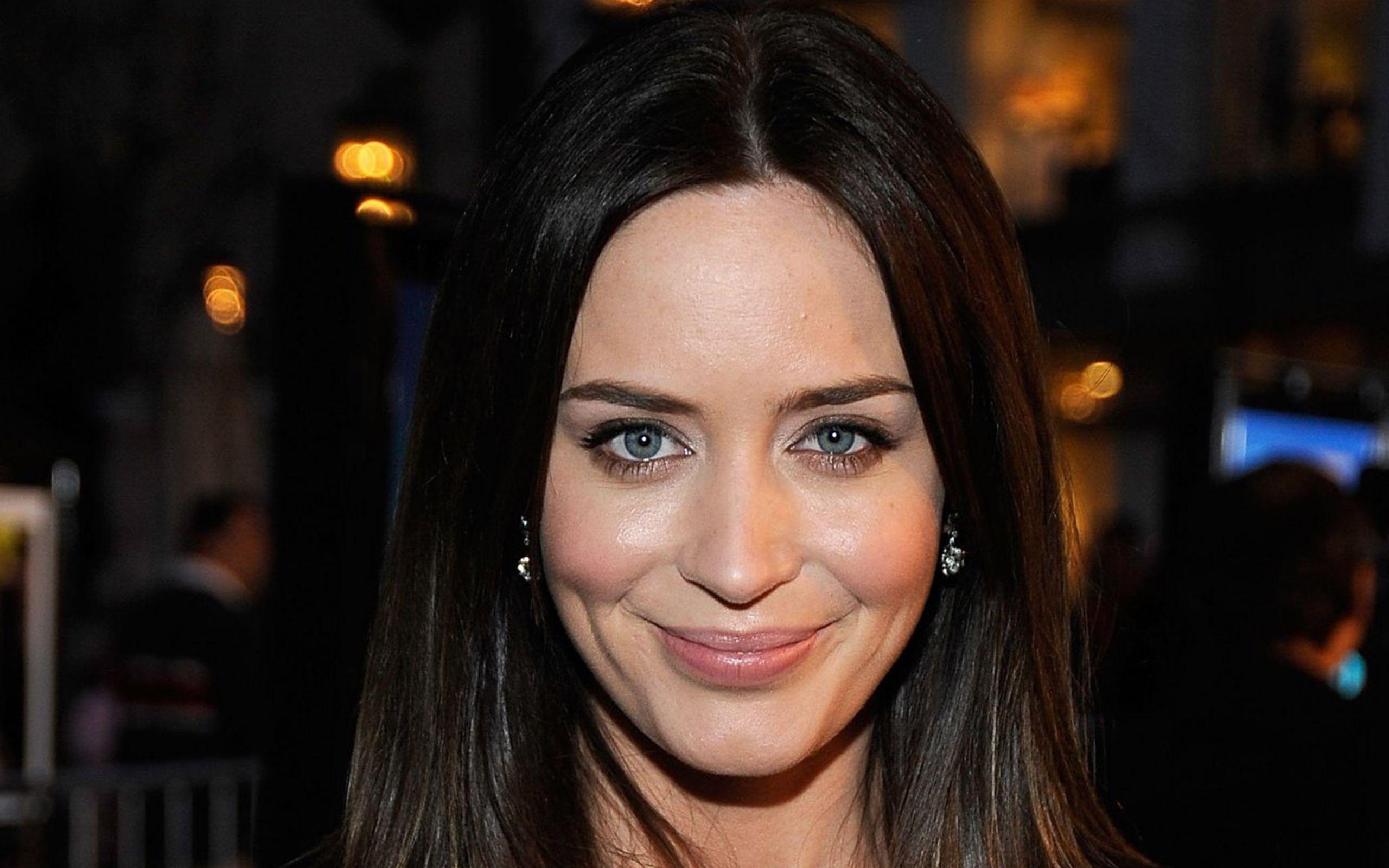 2560x1600 Emily Blunt Wallpaper, Picture, Image