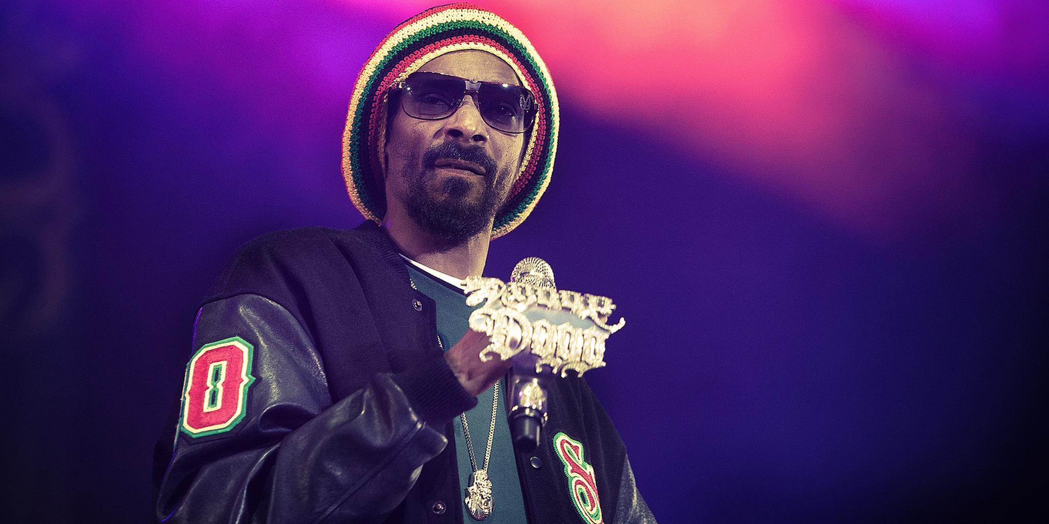 2048x1024 Snoop Dogg reportedly raising millions for weed startup. The Daily Dot