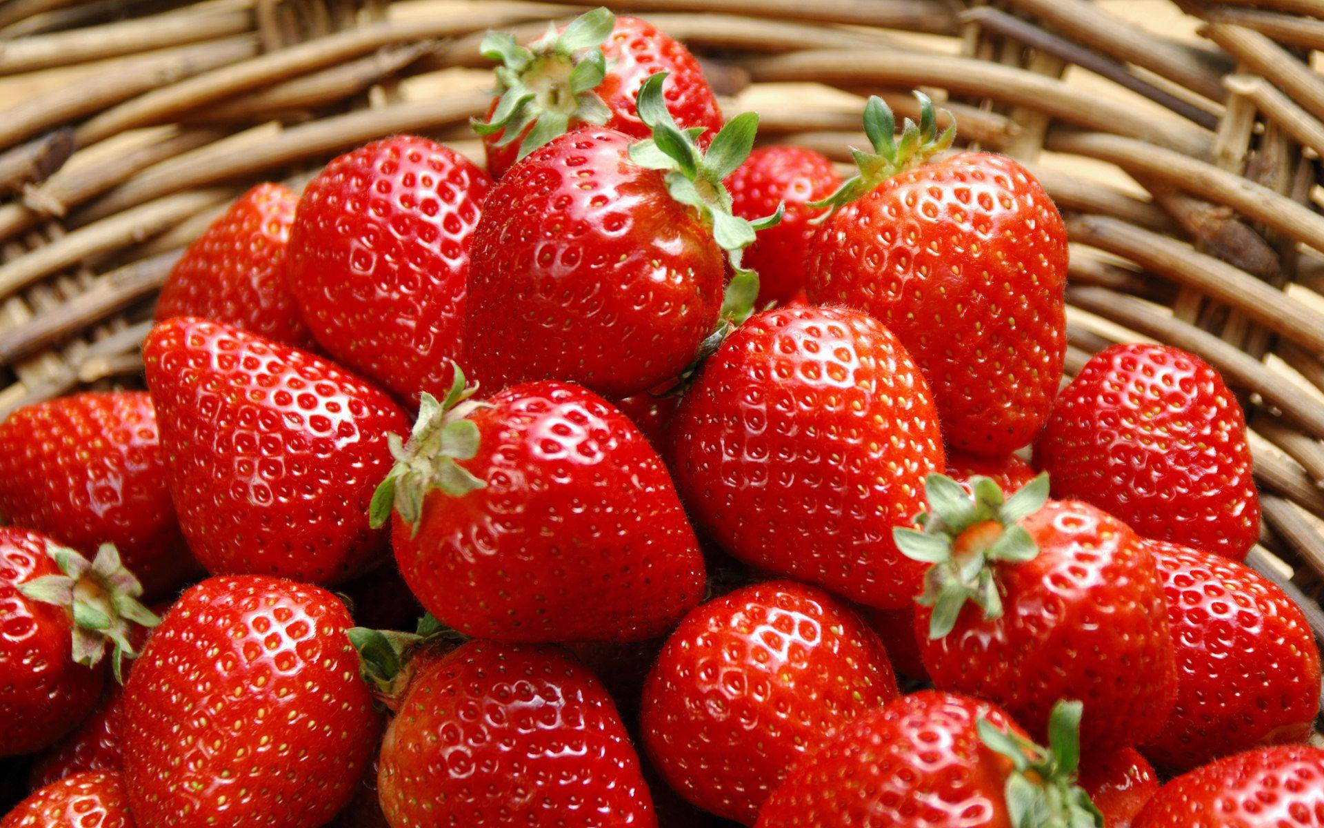 1920x1200 Strawberries Wallpaper