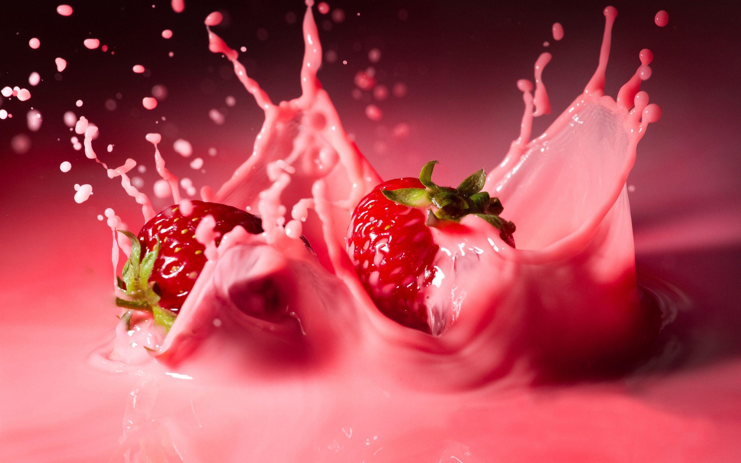 2560x1600 Pink Strawberry Splash Wallpaper