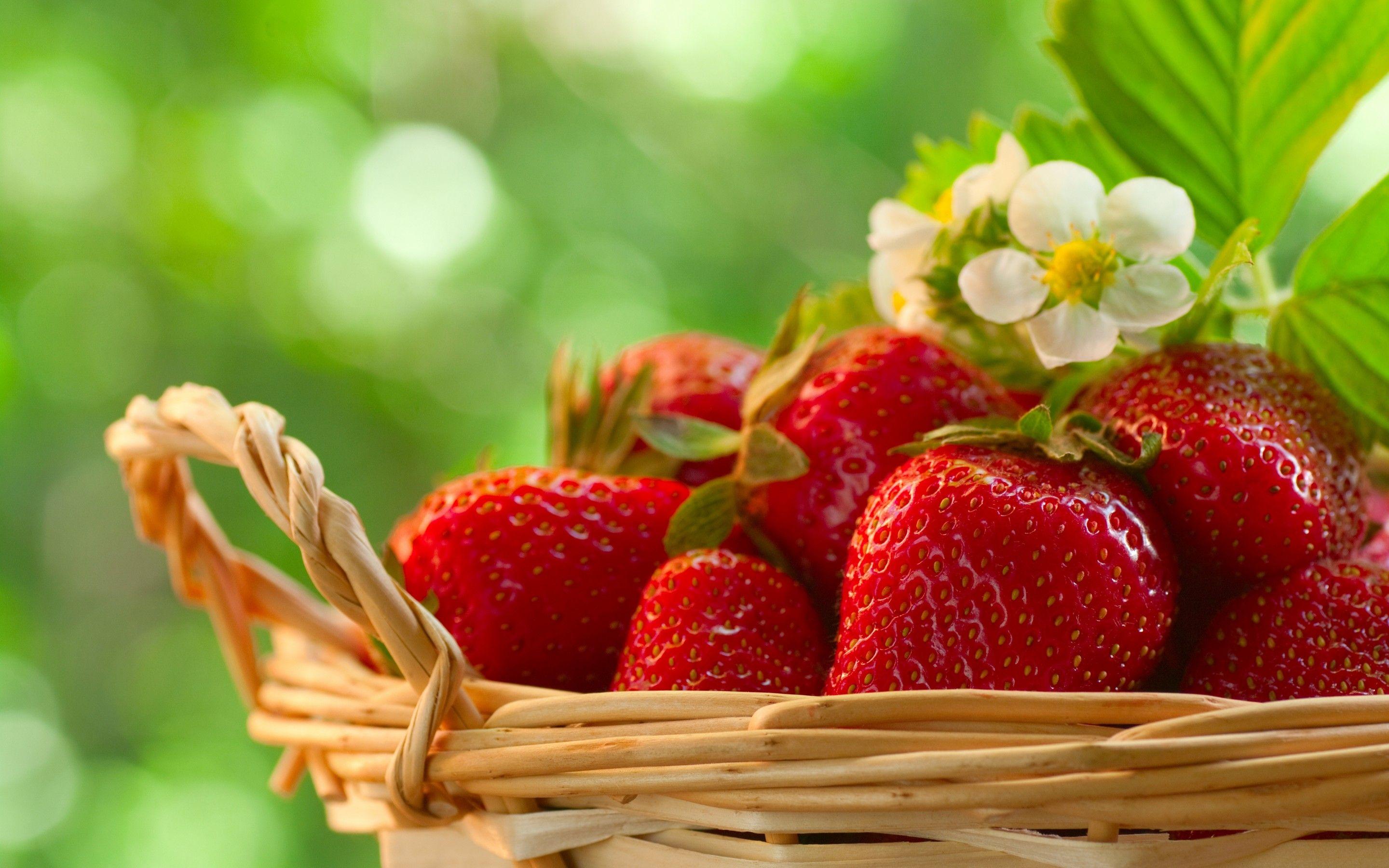 2880x1800 Strawberry Wallpaper 2 X 1800