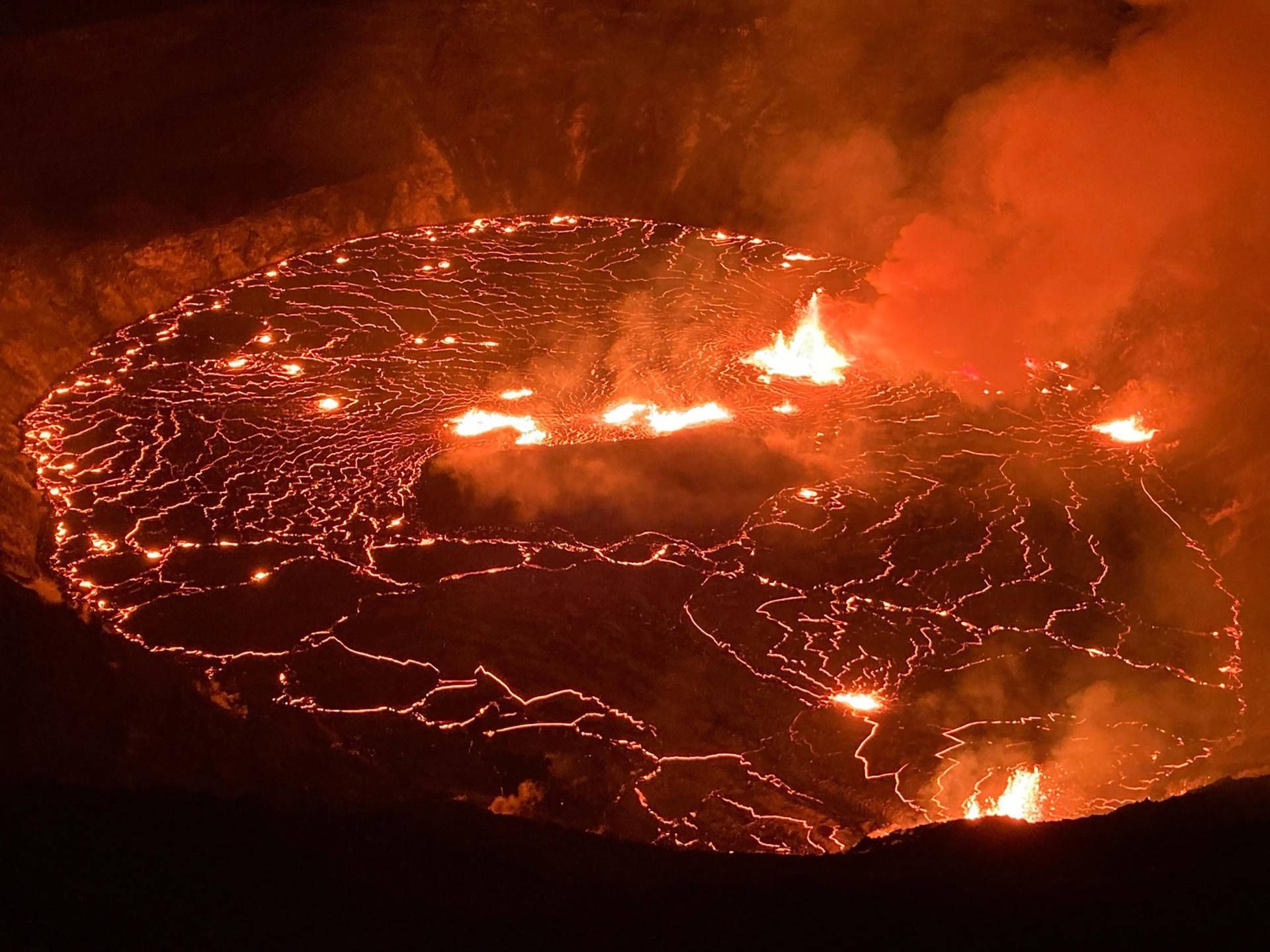 1920x1440 Kilauea Volcano Vent Magma Wallpaper