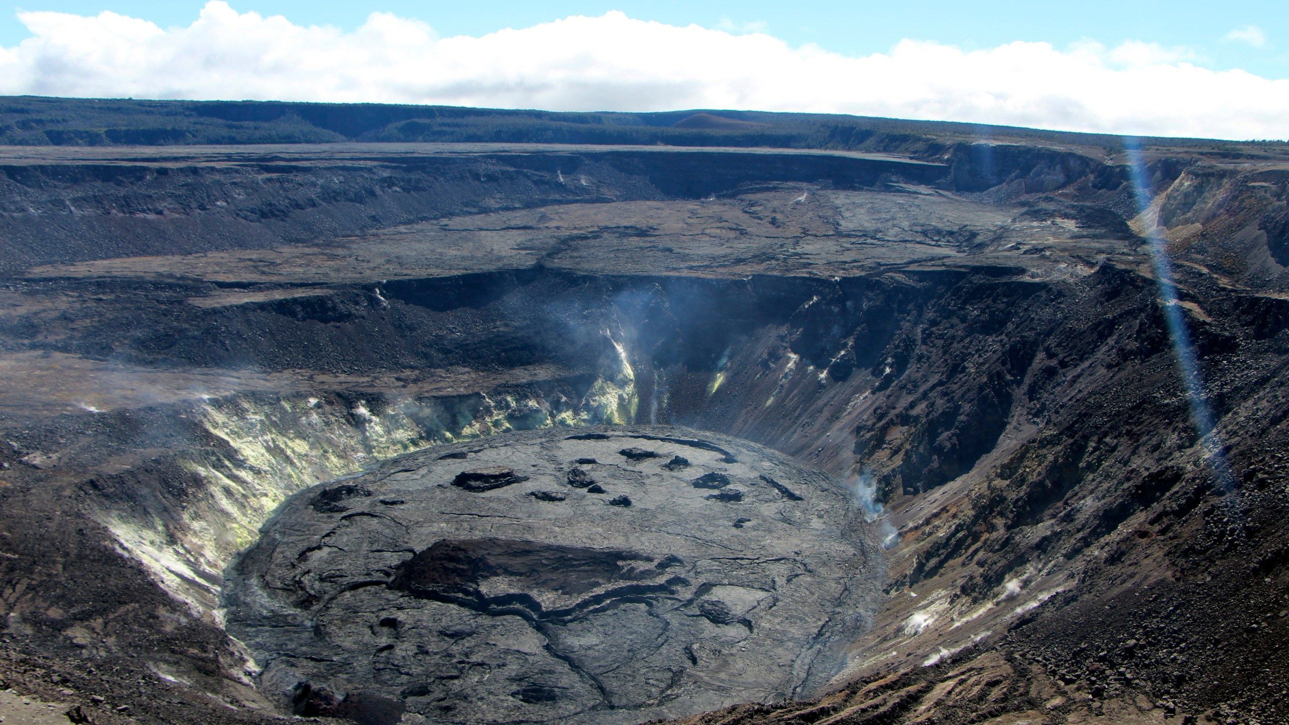 2560x1440 Hawaii's Kilauea volcano erupts again
