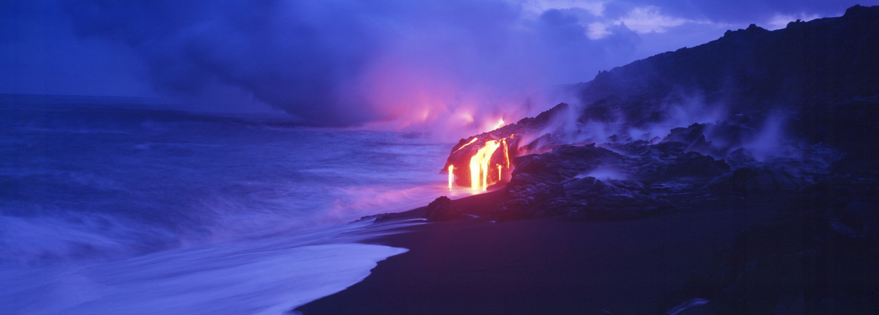 1800x646 Kilauea Volcano, Hawaii, USA
