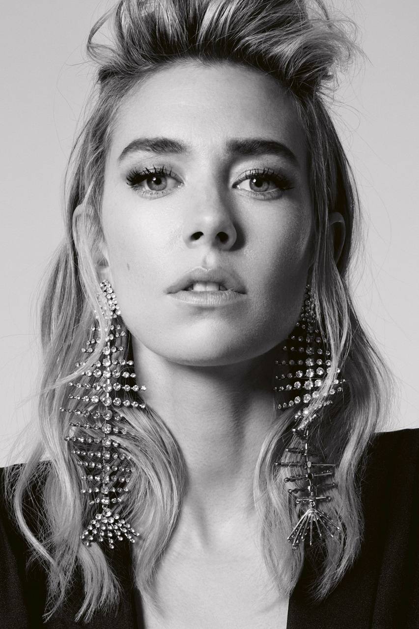 853x1280 Vanessa Kirby Wallpaper