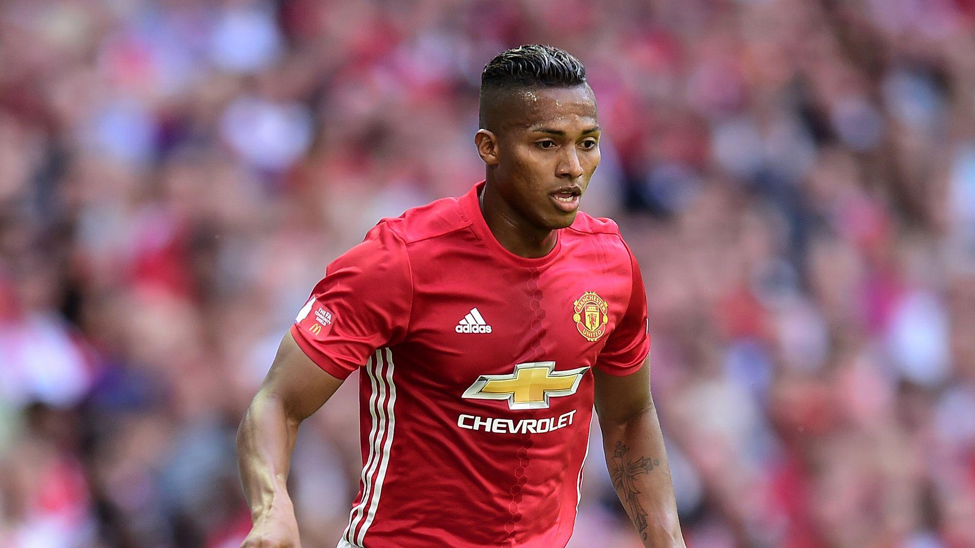 1920x1080 RUMOURS: Valencia signs new Man Utd deal