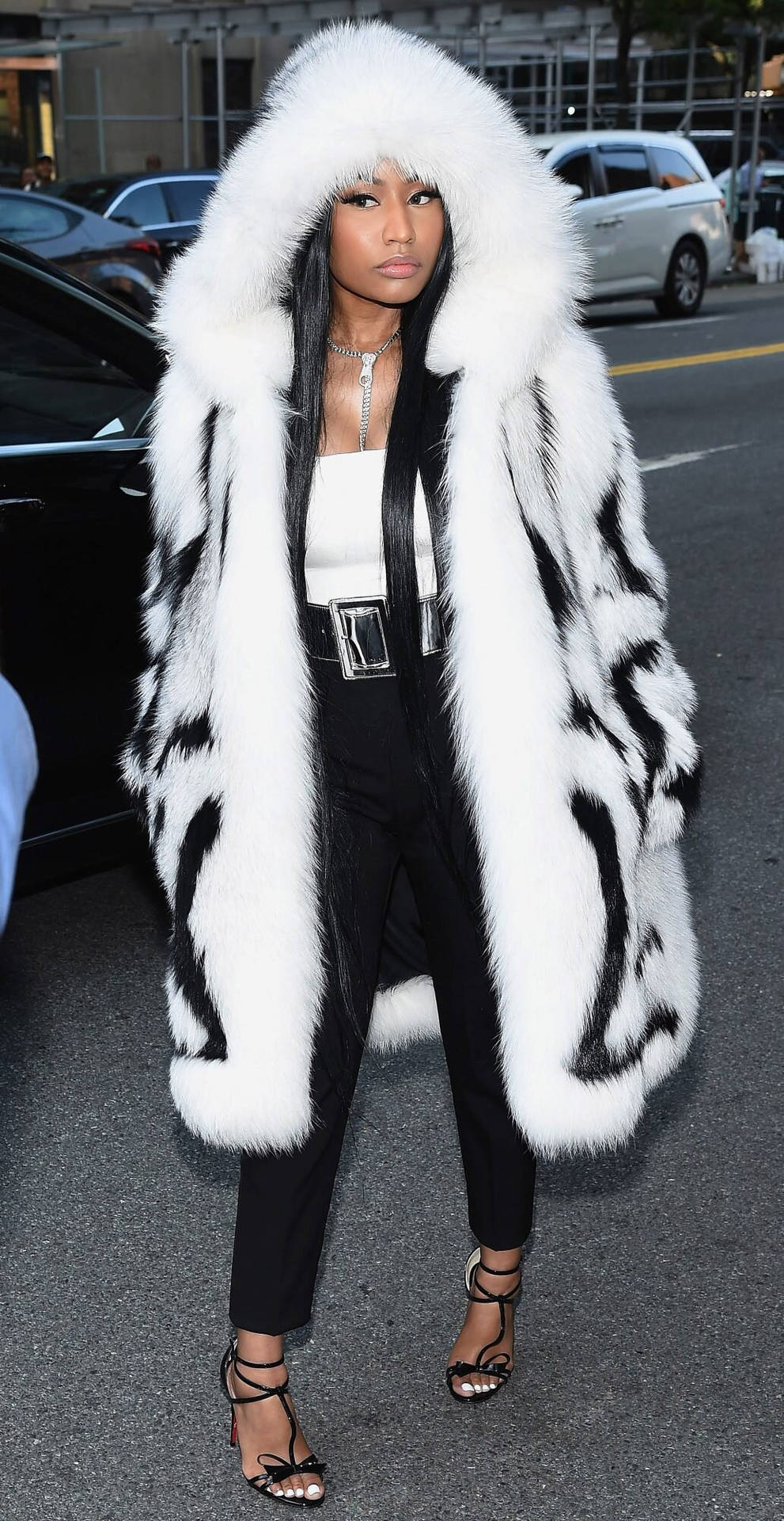991x1920 Download Nicki Minaj Wearing Animal Fur
