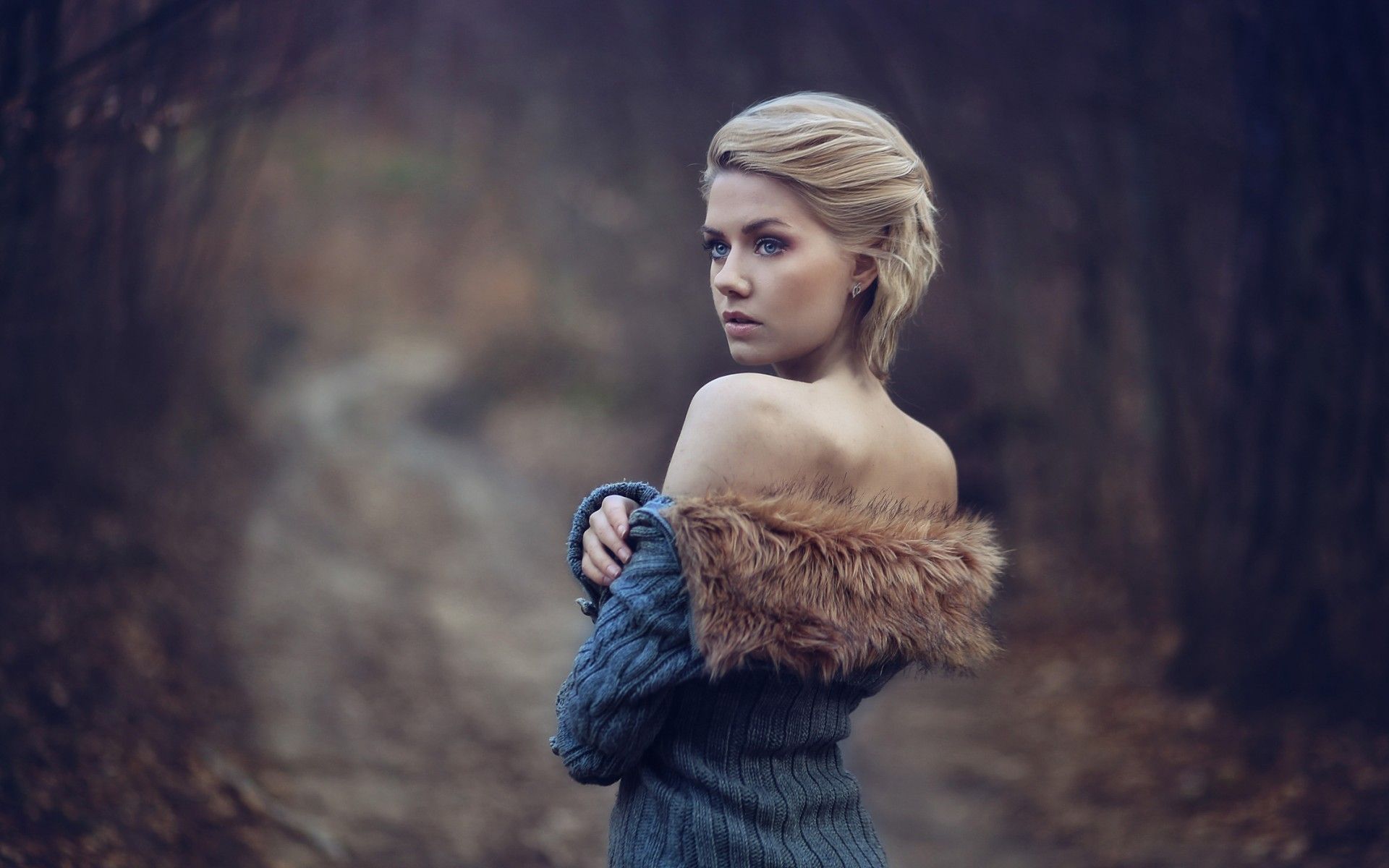 1920x1200 Girl Wearing Fur Coat Wallpaper, HD