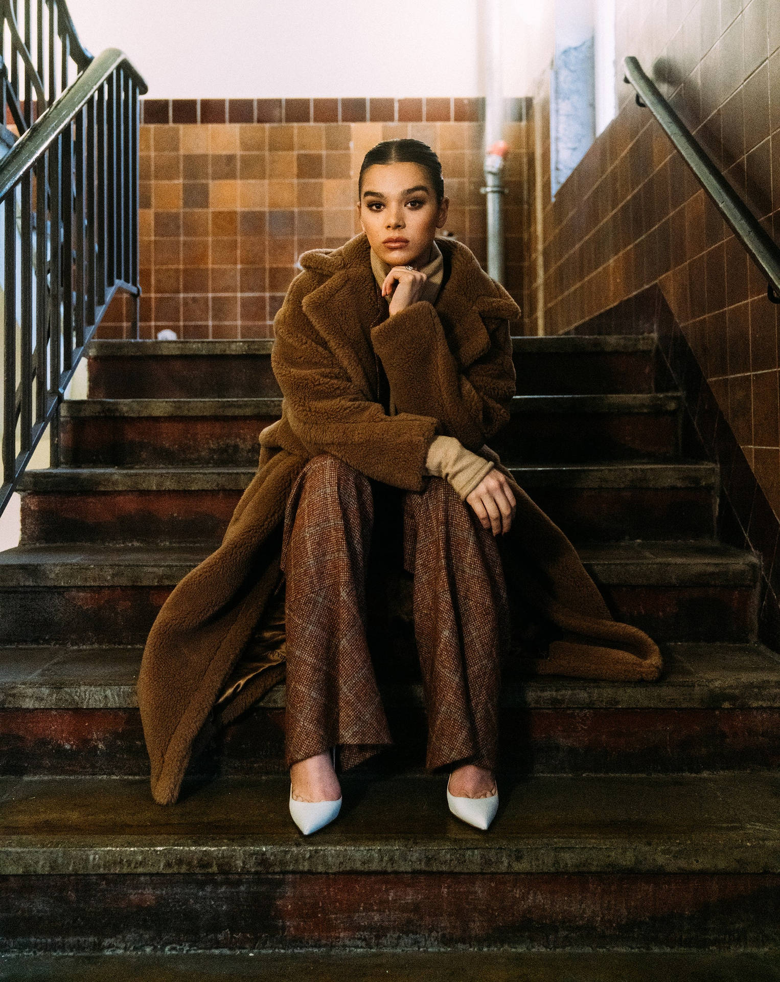 1526x1920 Brown Fur Coat Wallpaper