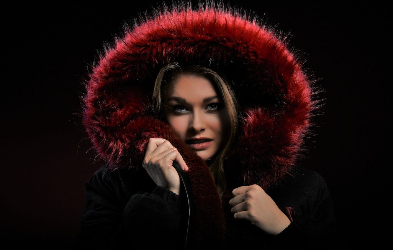 1332x850 Fur Coat Wallpaper