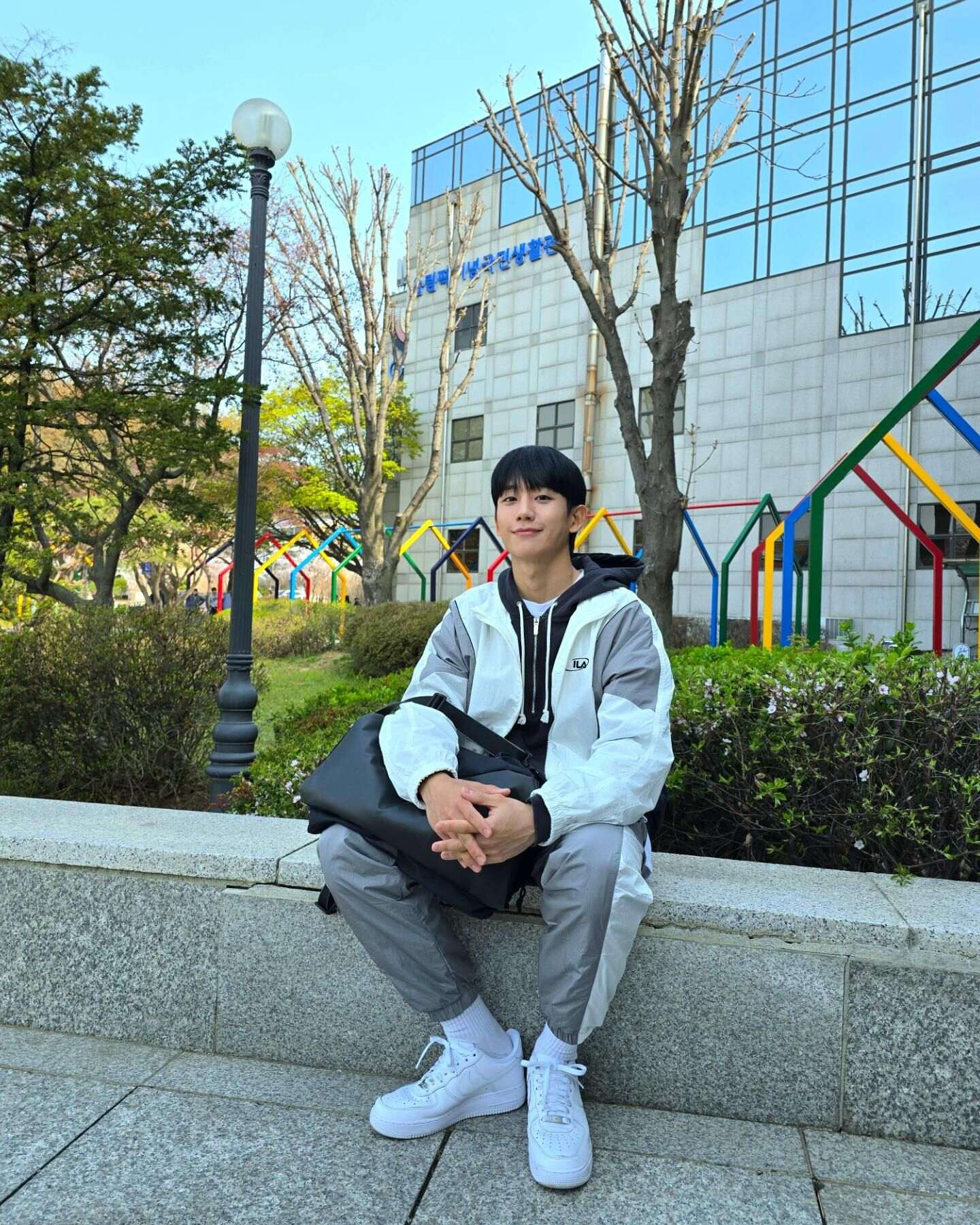 1440x1799 Jung Hae In Treats Love Next Door Staff