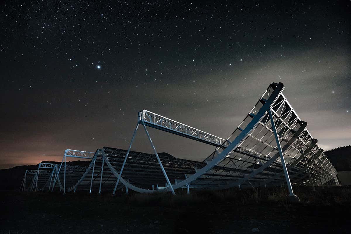 1200x800 Radio wave bursts from space keep