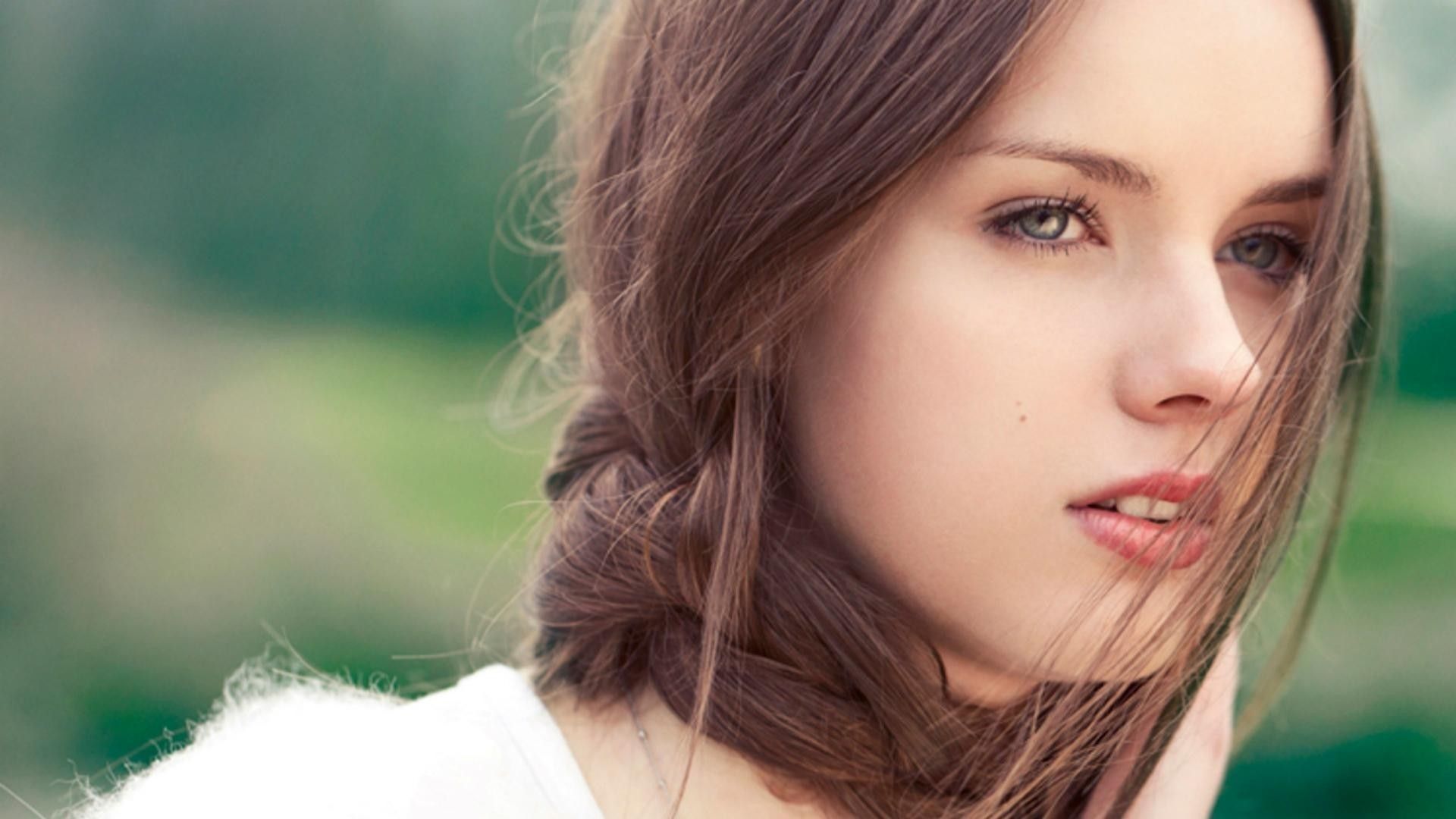 1920x1080 Girl Face Wallpaper