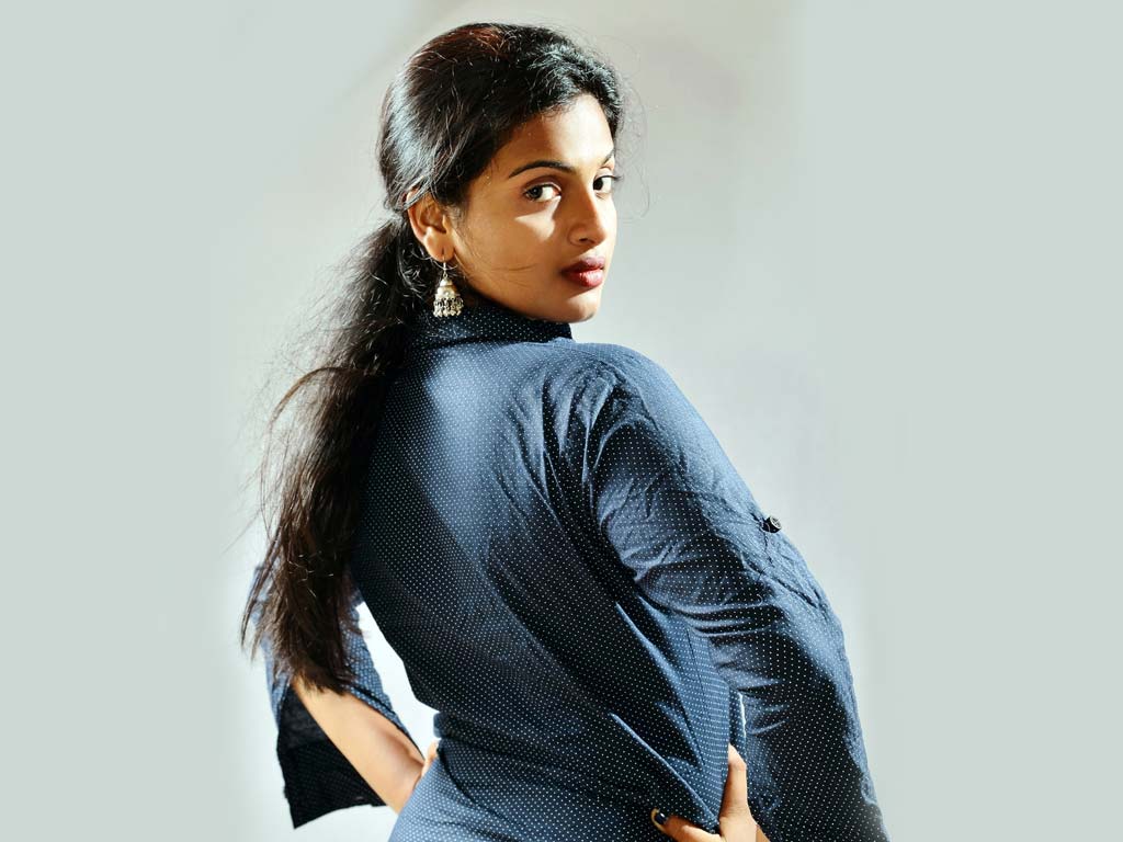 1024x768 Meenakshi (Tamil Actress) HD Wallpaper. Latest Meenakshi