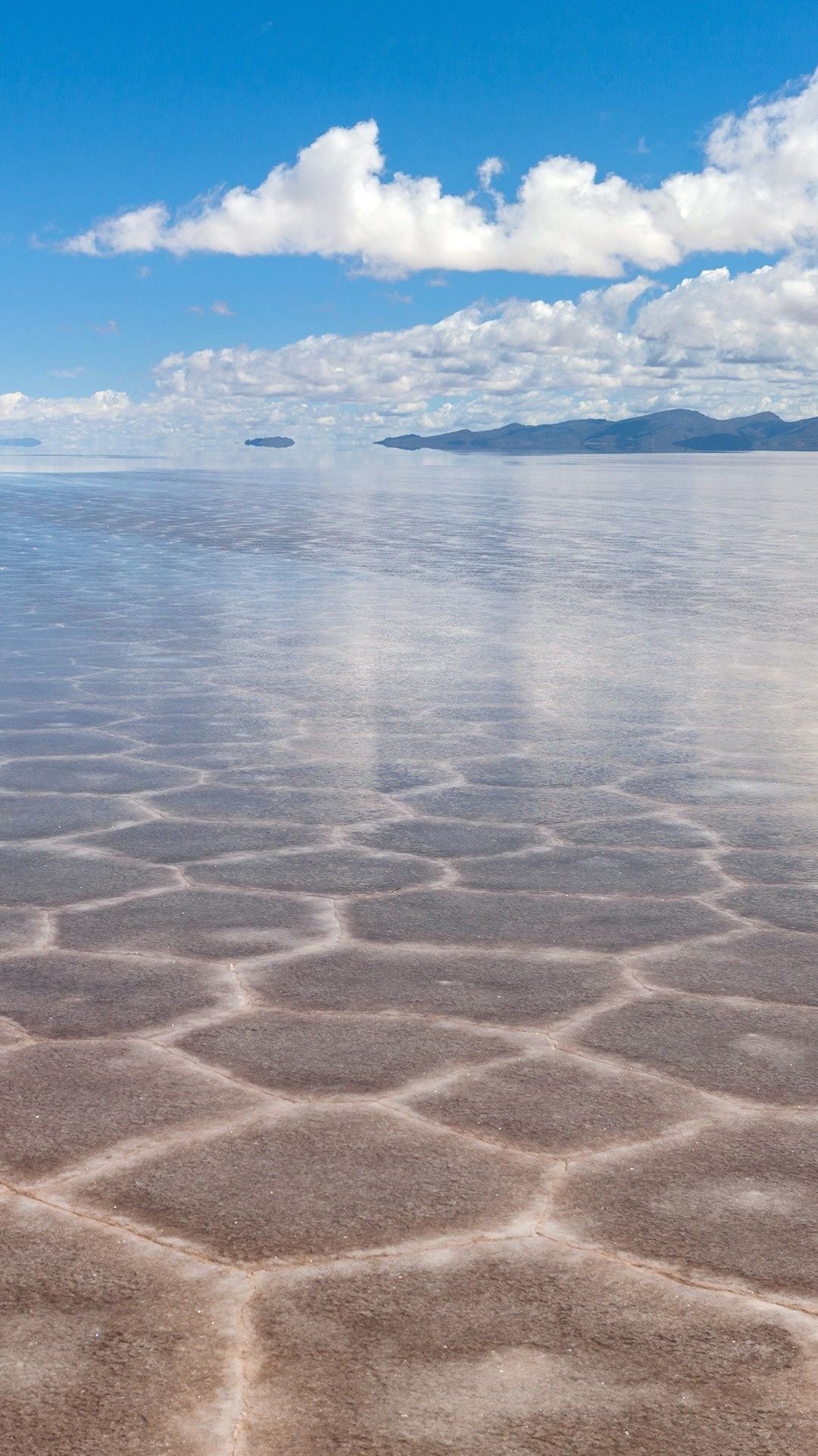1080x1920 Salar De Uyuni (Bolivia) Wallpaper