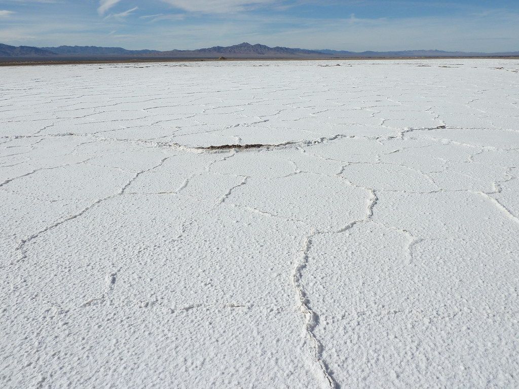 1024x768 salt flats. there's little to add as a