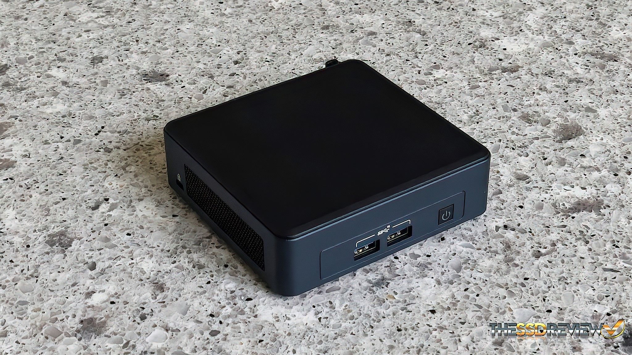 2048x1152 Intel NUC Pro Kit NUC11TNKV7 Review