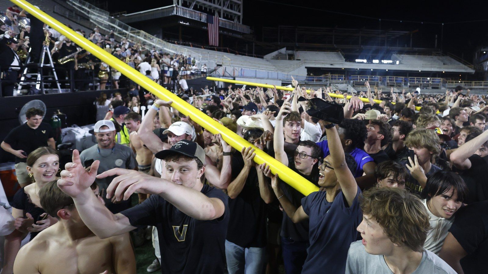 1600x900 Vanderbilt Fans Seen Carrying Goalposts