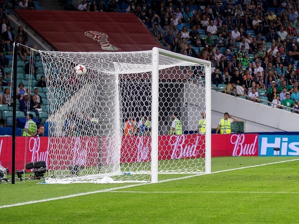 1024x768 32x 44 m professional football