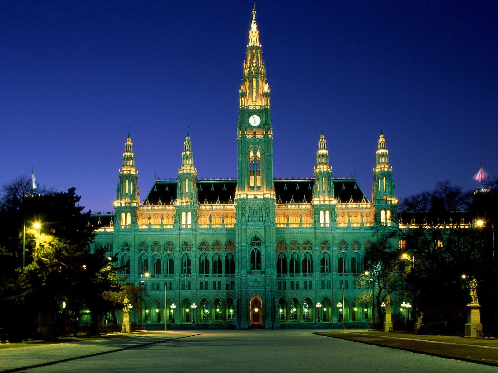 1600x1200 HD Wallpaper of Vienna's City Hall