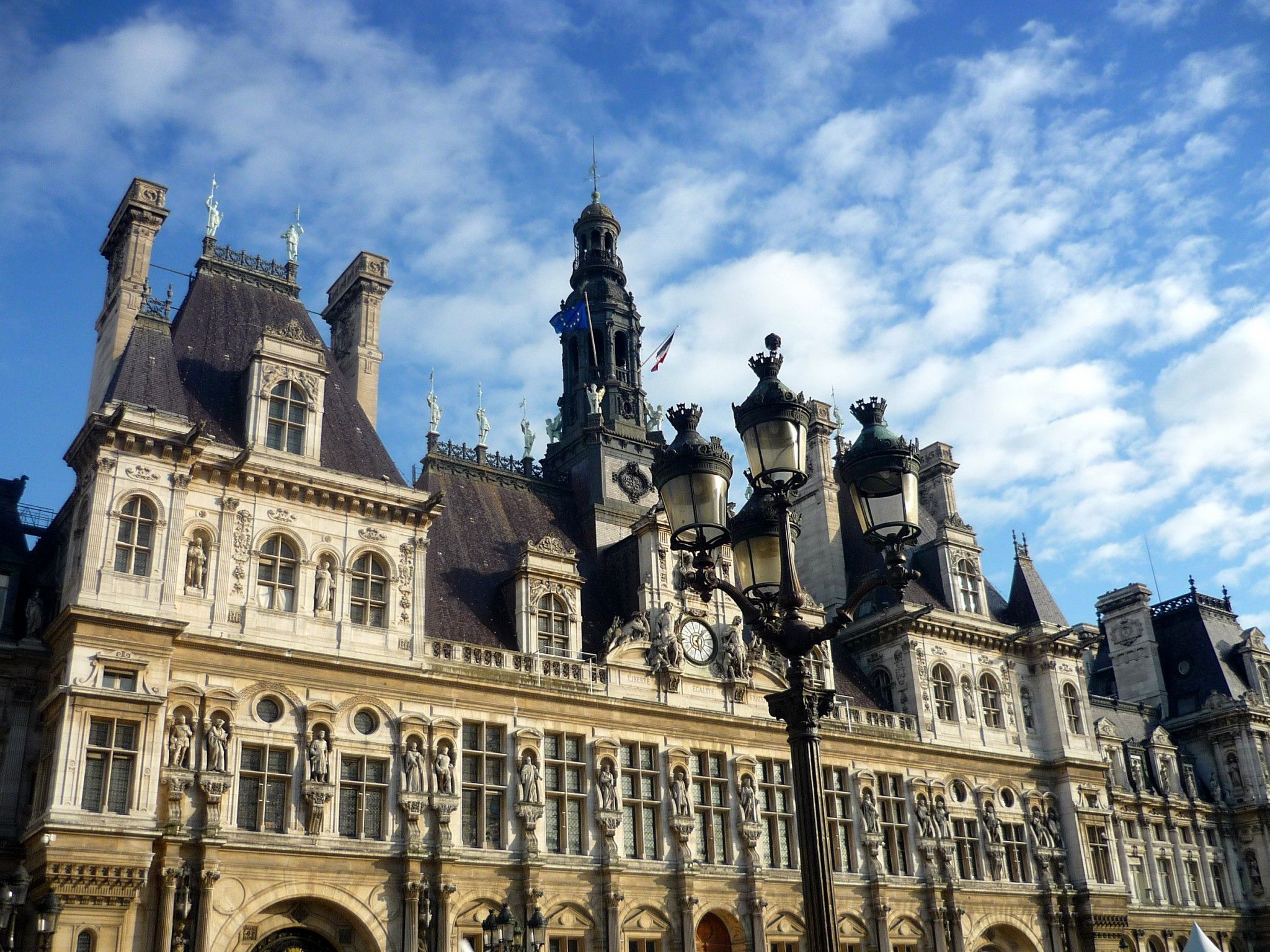 2048x1536 Paris City Hall