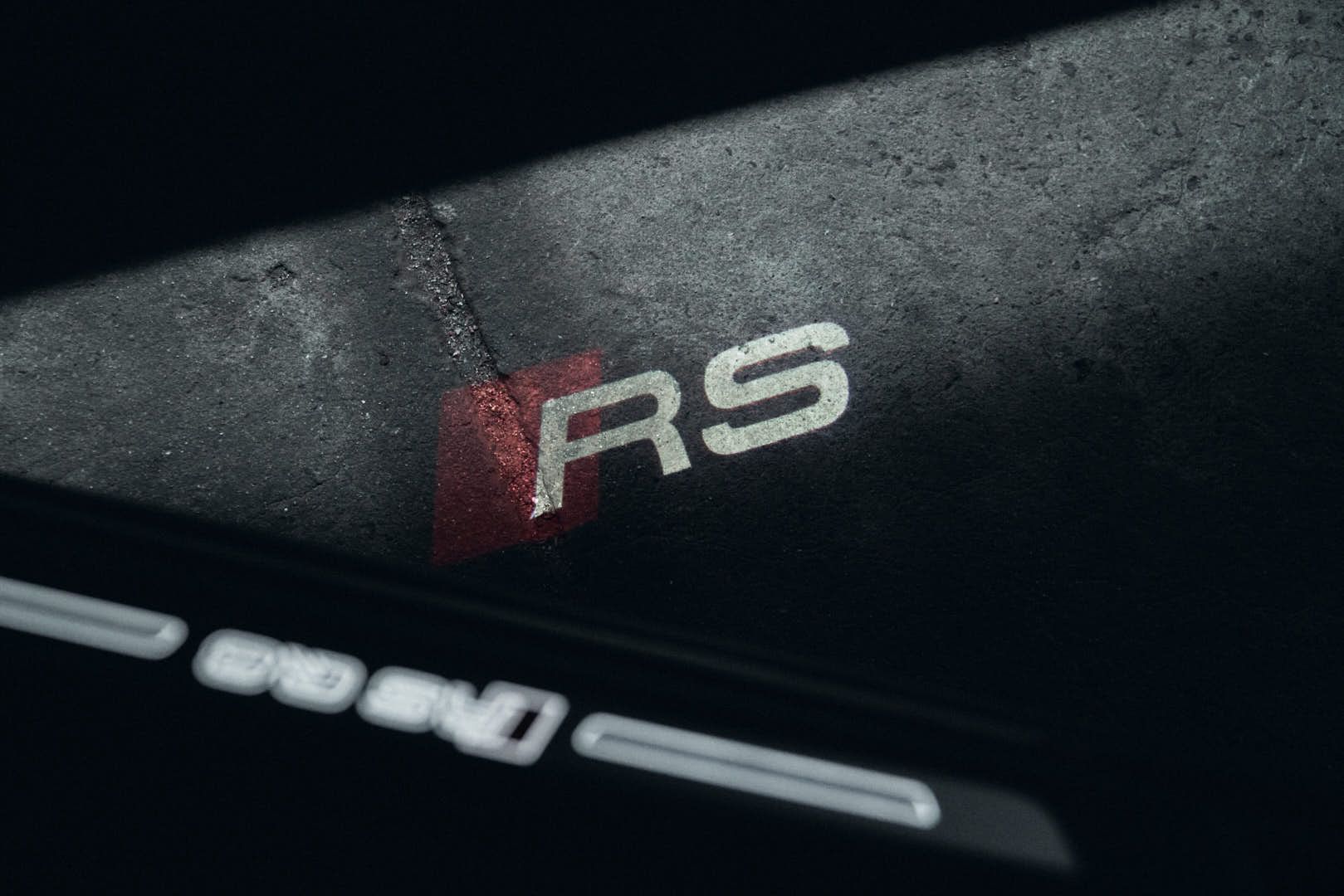 1619x1080 Brand New 2022 Audi RS Q8 Black