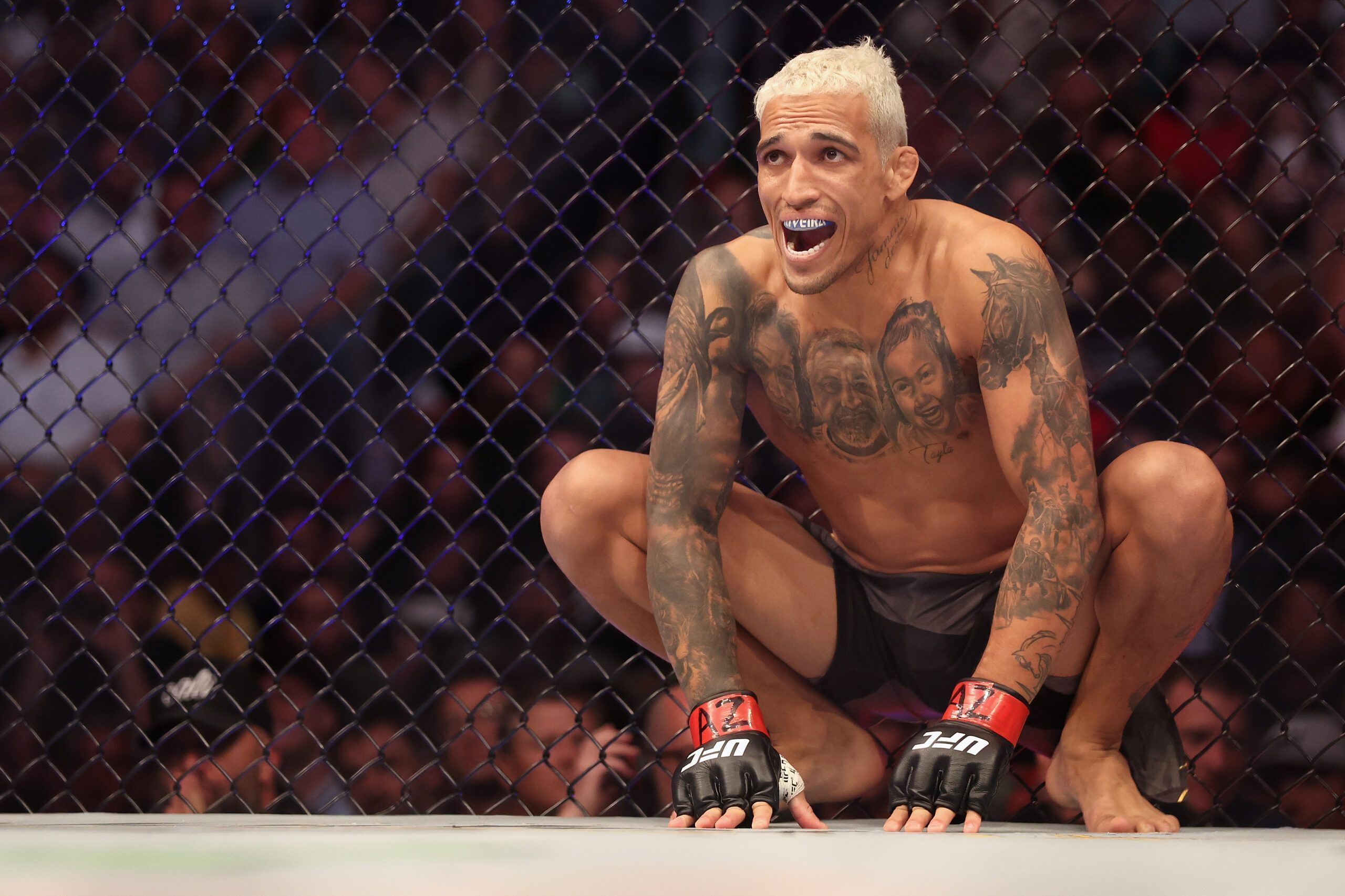 2560x1706 Charles Oliveira fight at UFC 280