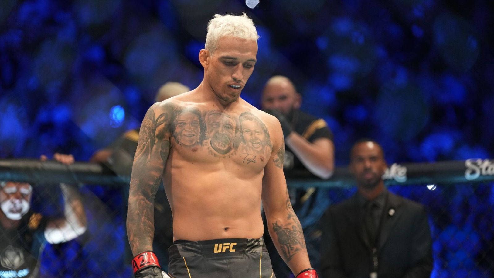 1600x900 Charles Oliveira Looking Down Wallpaper