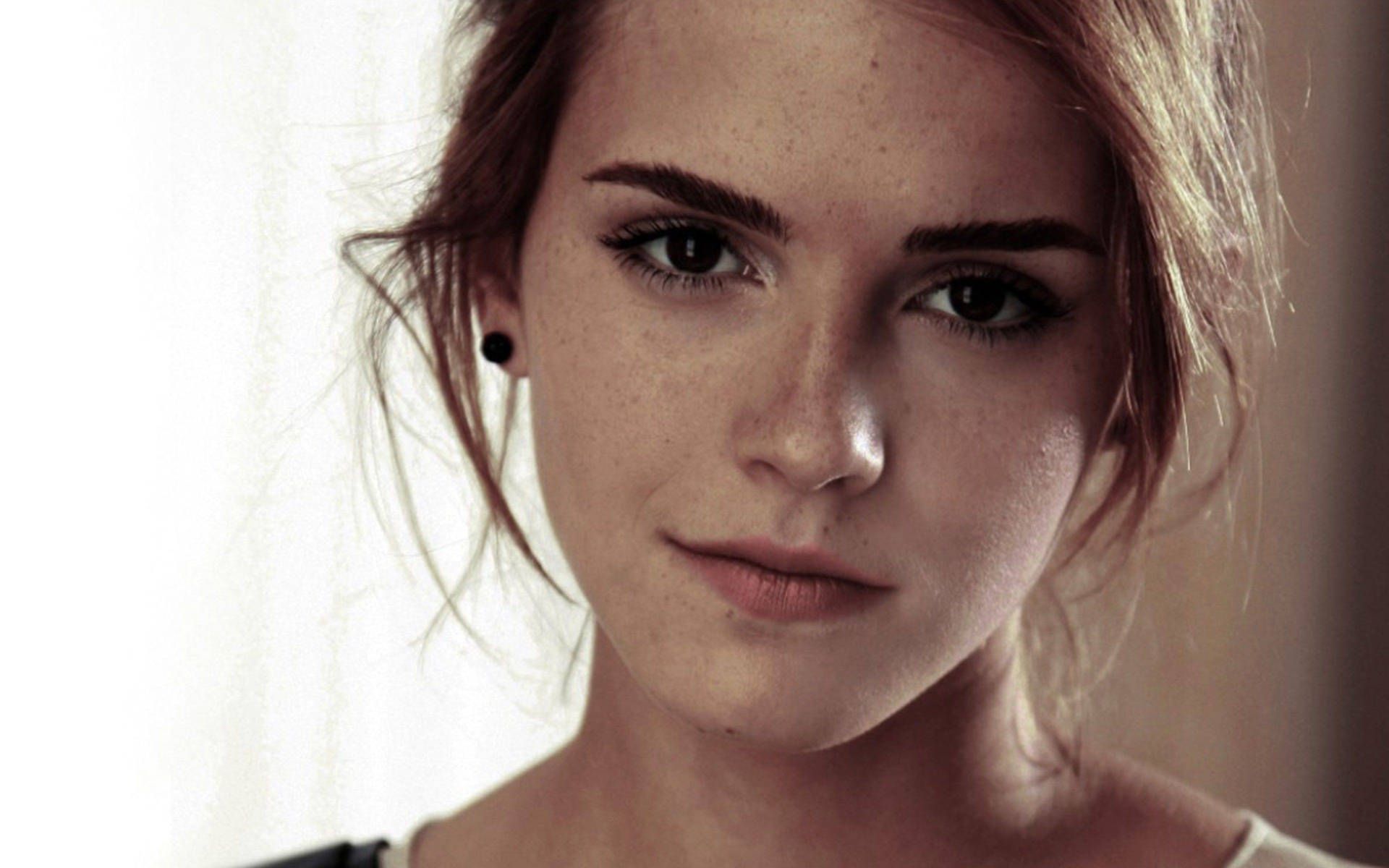 1920x1200 Emma Watson's Bare Face Wallpaper