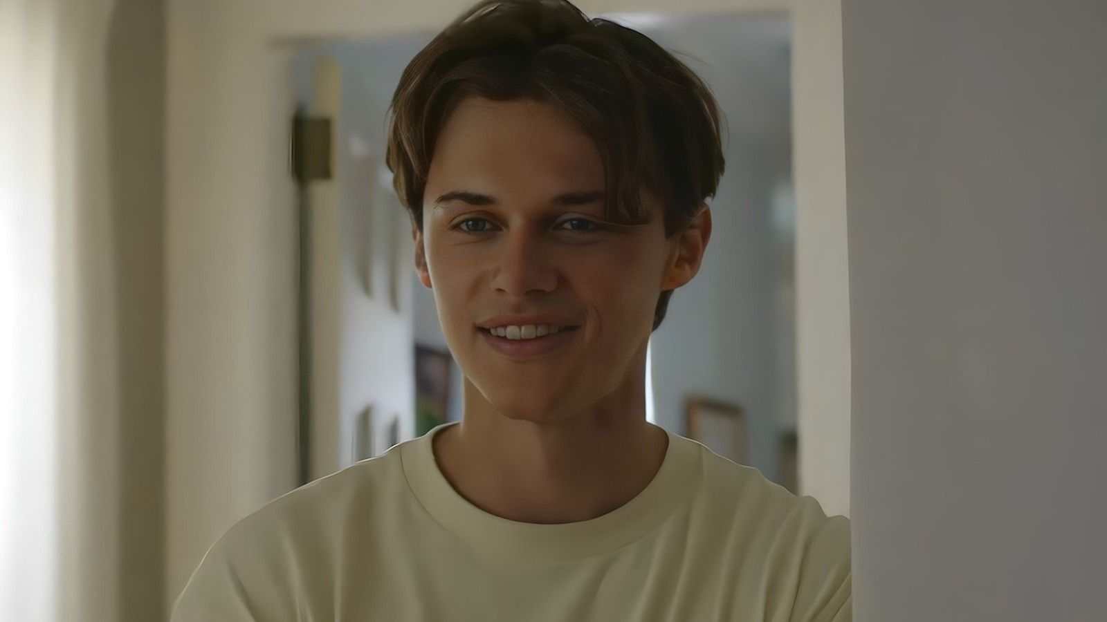 1600x900 Who Plays Conrad On The Summer I Turned