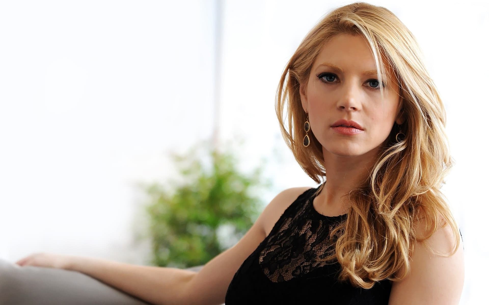 1920x1200 Katheryn Winnick wallpaper High Quality Download