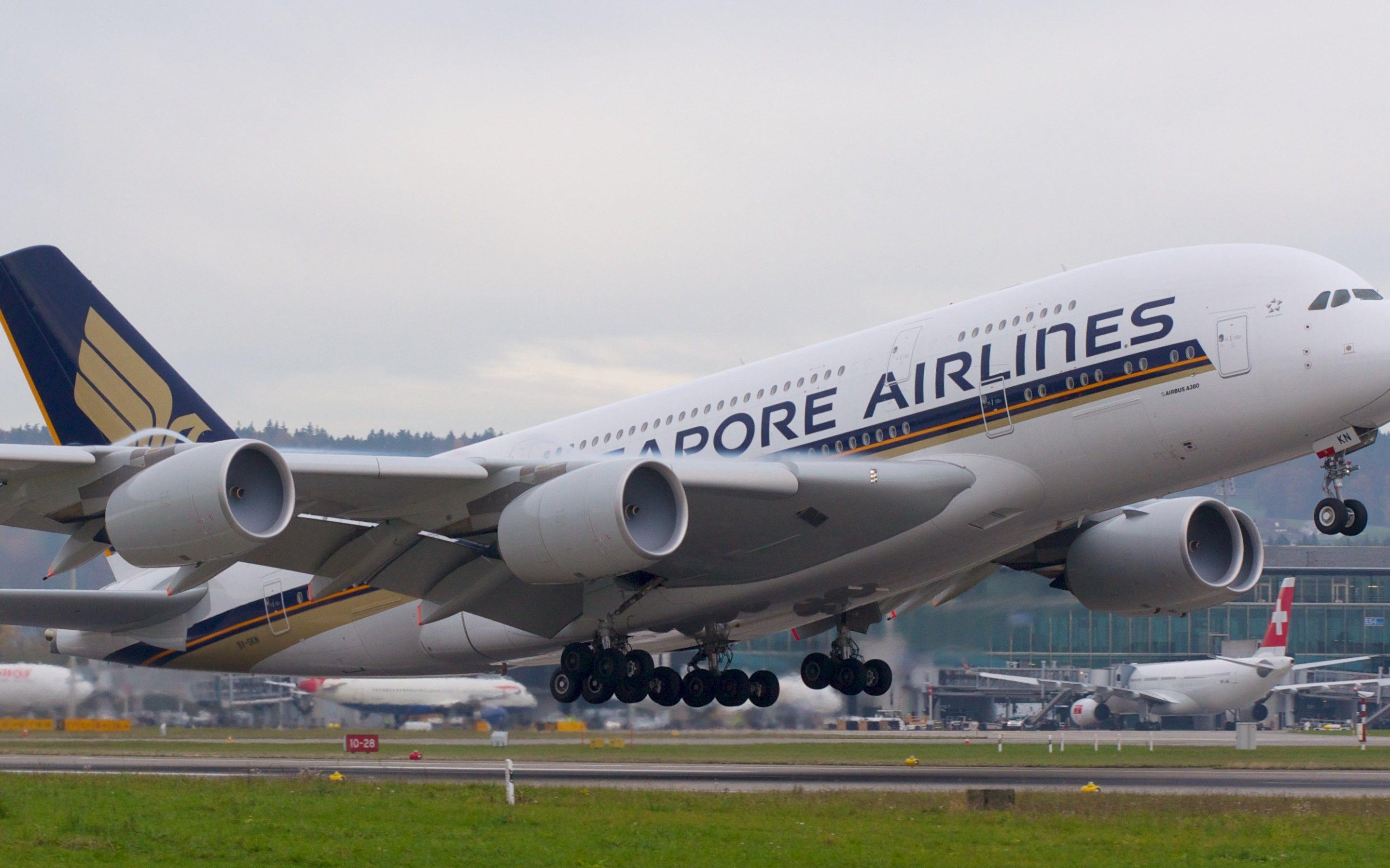 2880x1800 Download wallpaper: Passenger airplane from Singapore