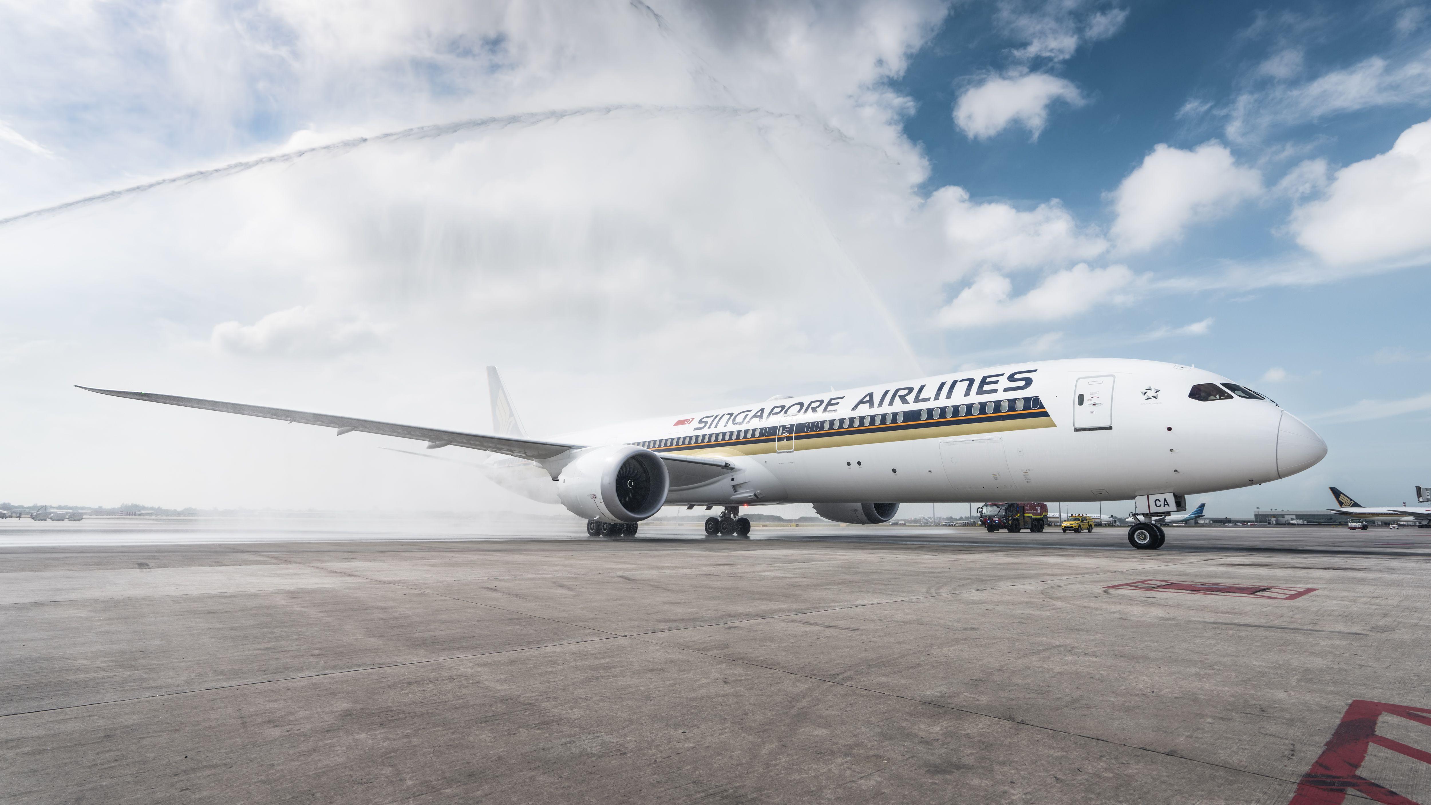 5000x2813 World's First Boeing 787 10 Arrives In Singapore. Airways