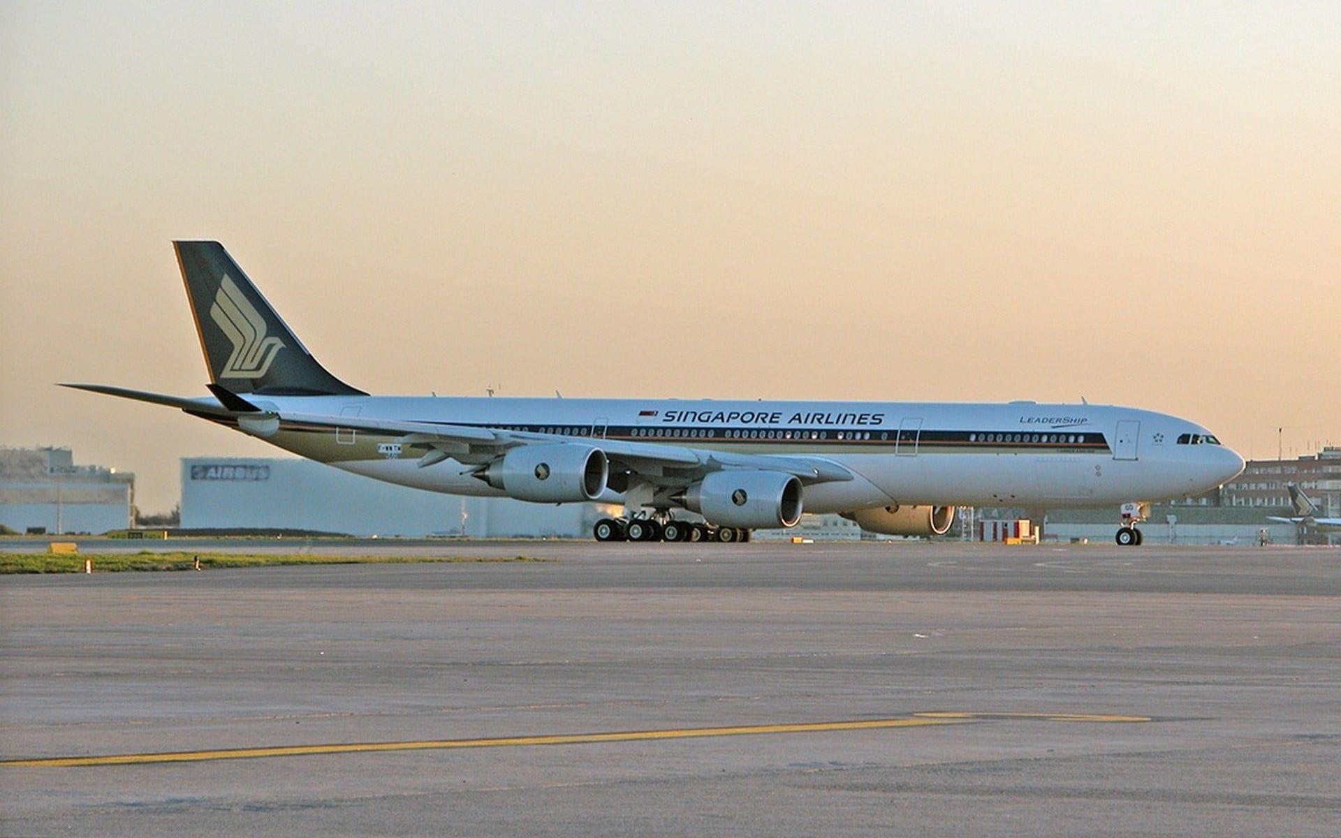 1920x1200 Singapore Airlines airplane HD wallpaper
