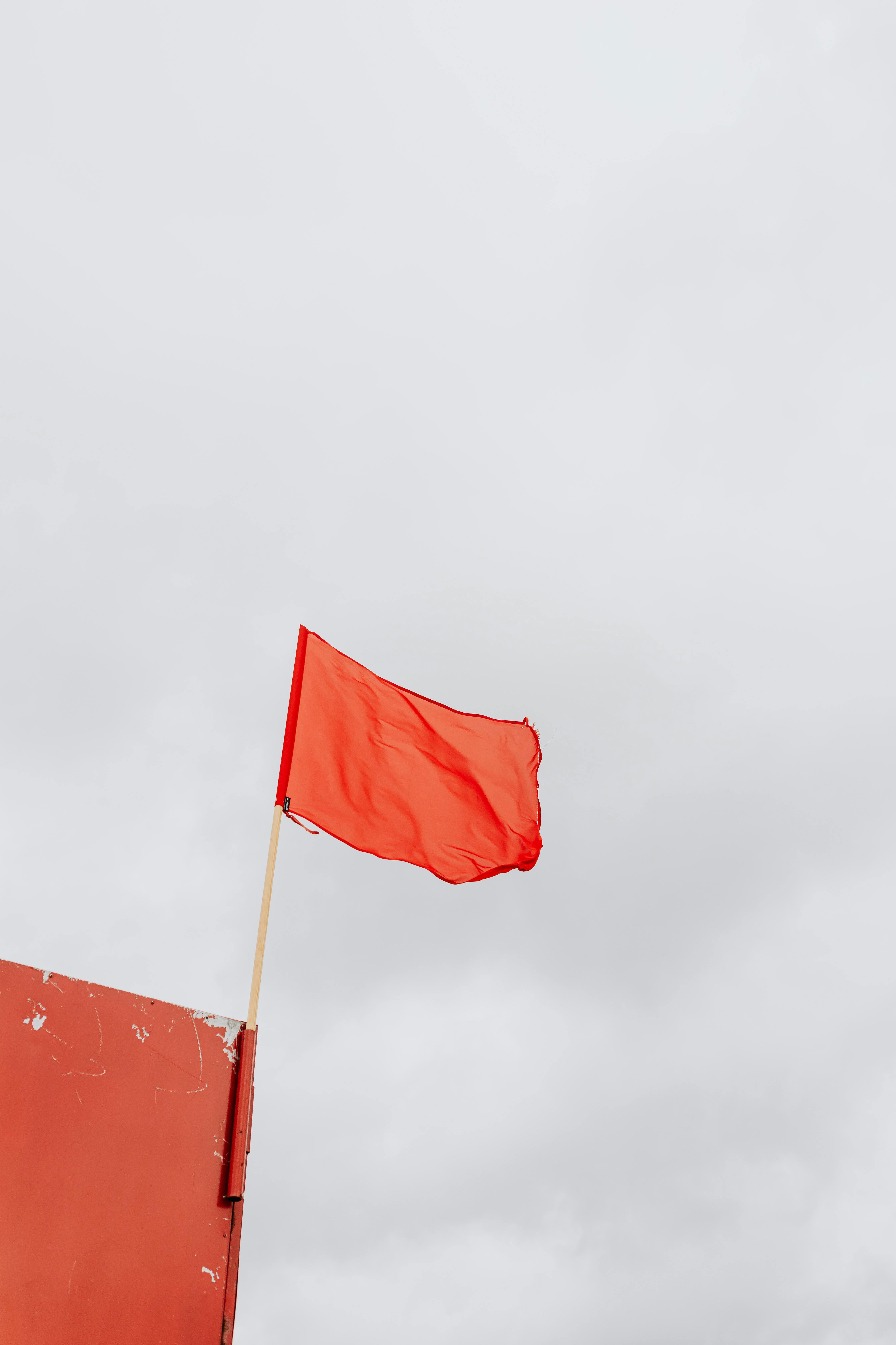 4480x6720 Red Flag on Pole Swaying