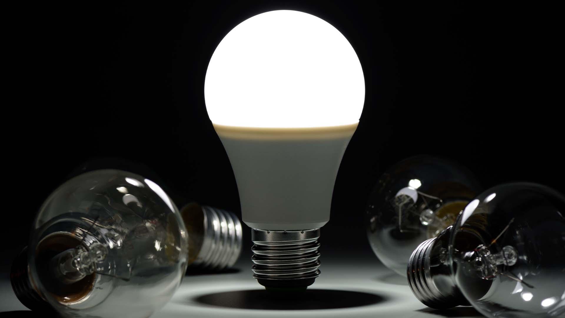 1920x1080 LED Lights vs. Traditional Lights