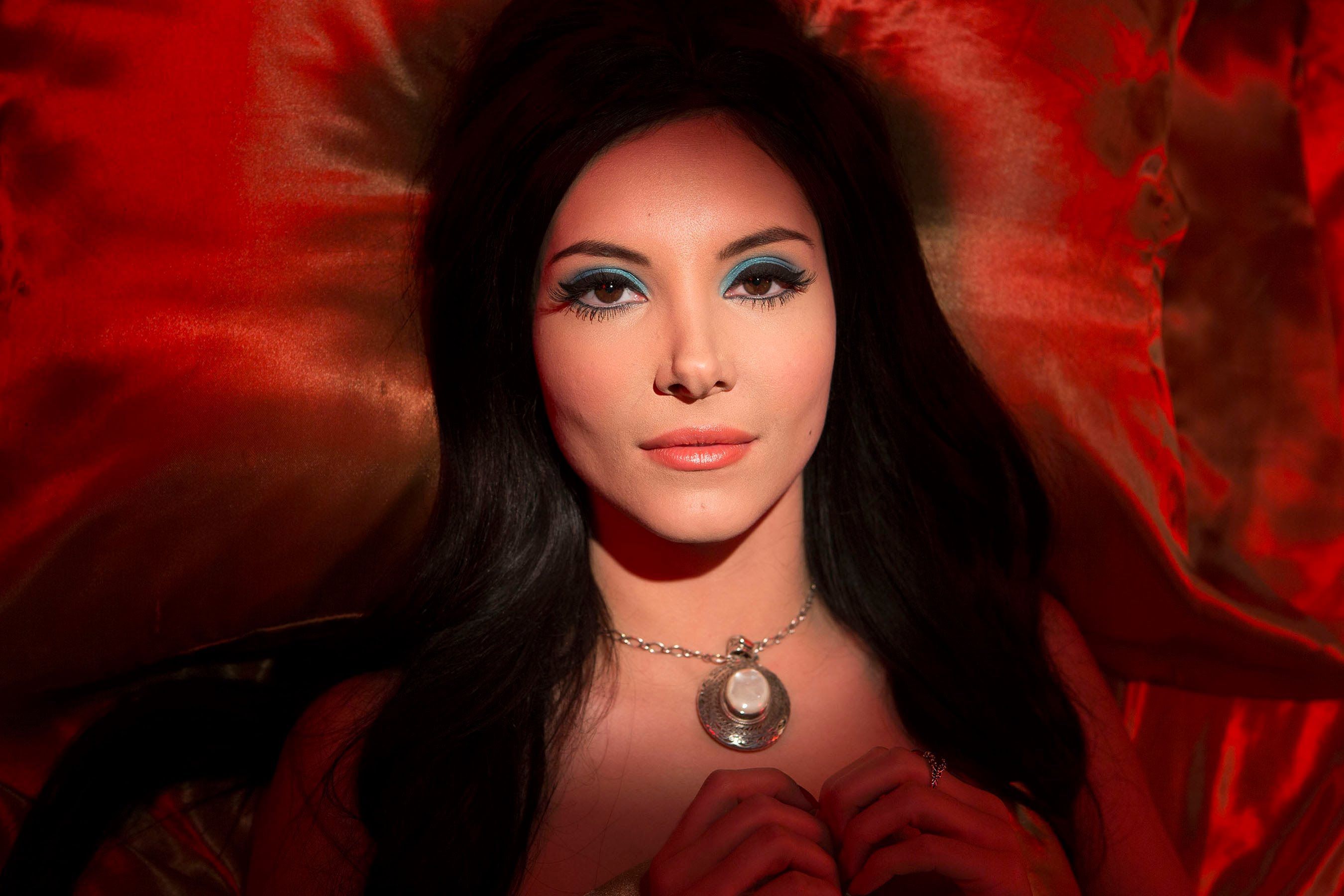 2700x1800 Anna Biller